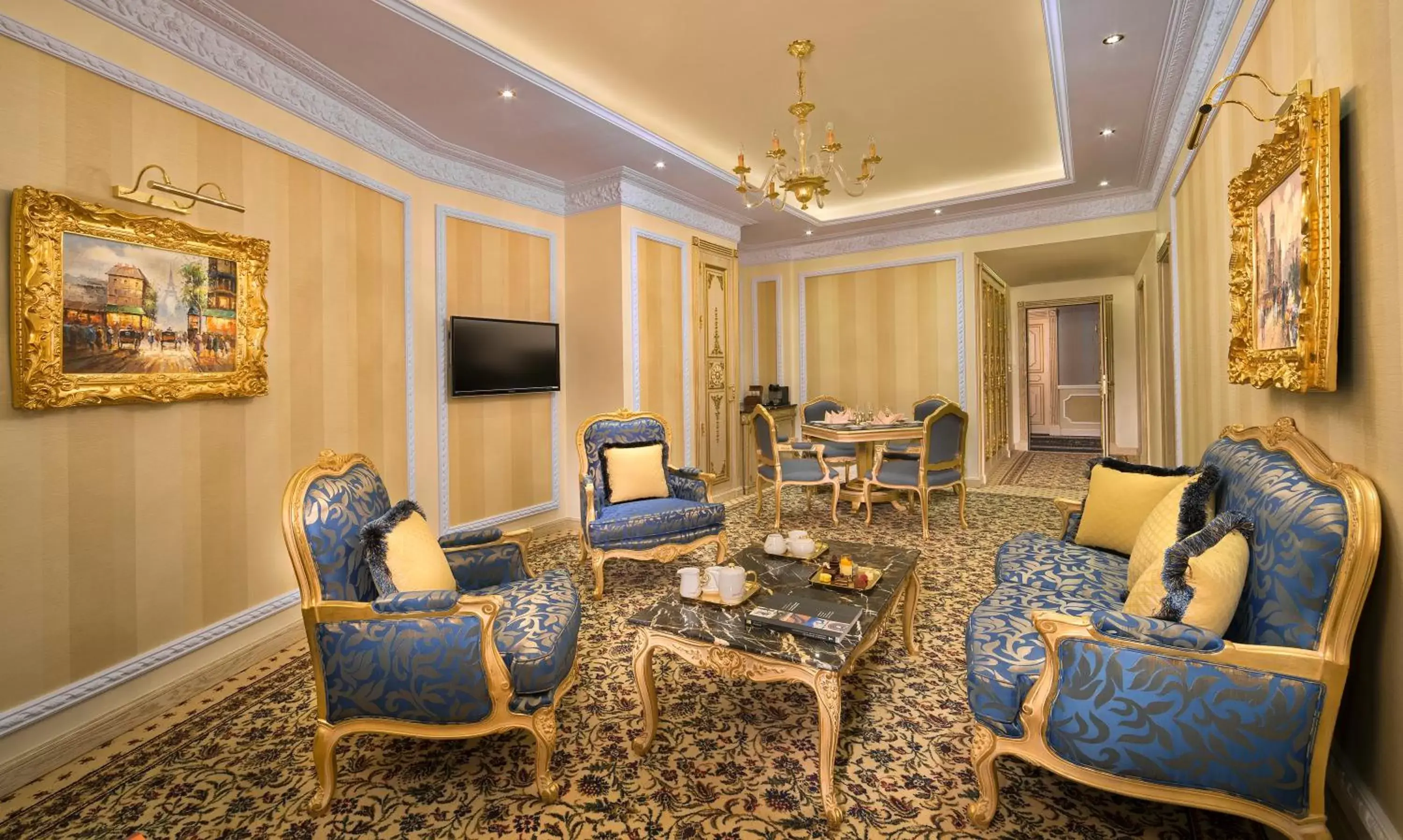 Living room, Seating Area in Royal Rose Hotel