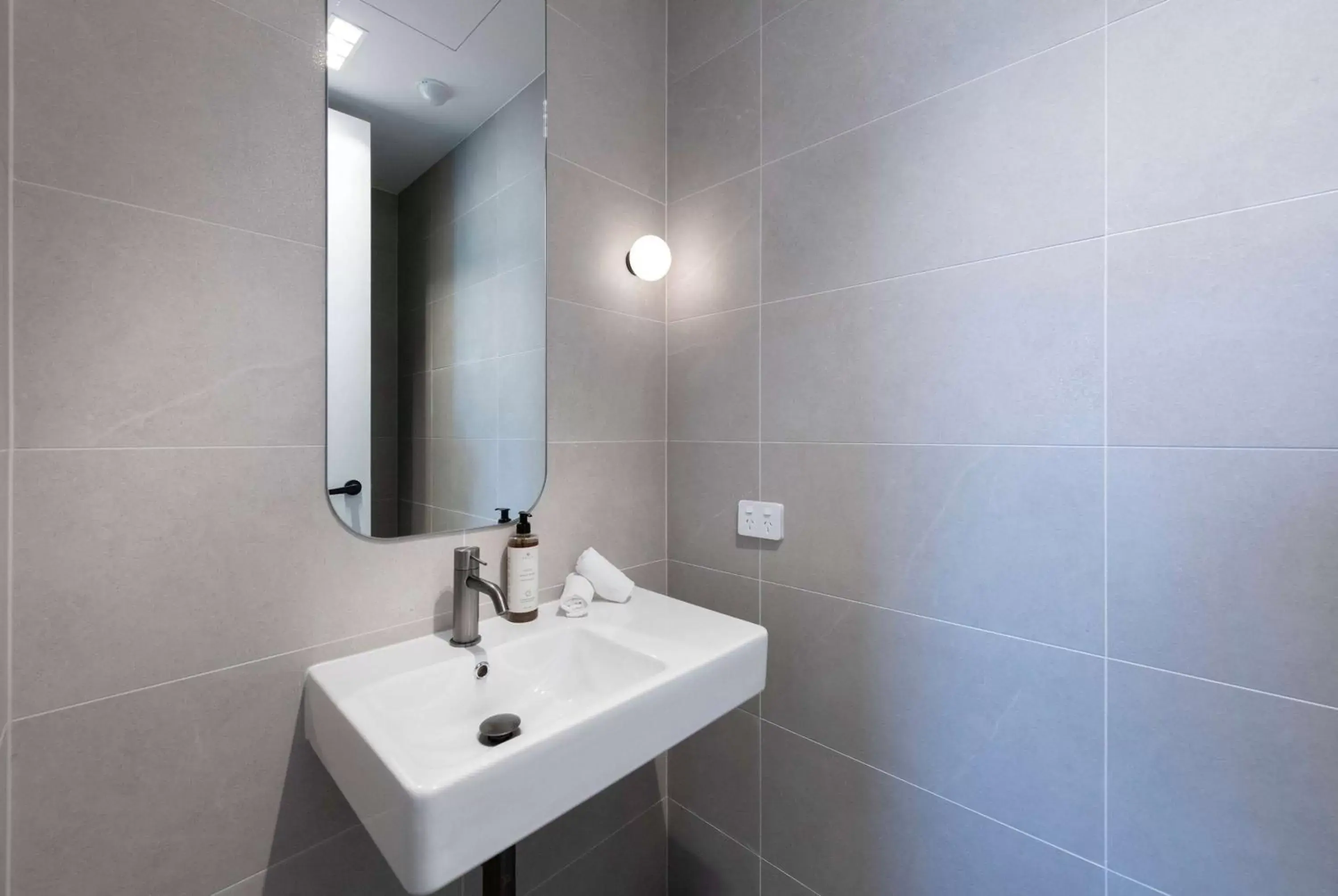 TV and multimedia, Bathroom in TRYP by Wyndham Pulteney Street Adelaide