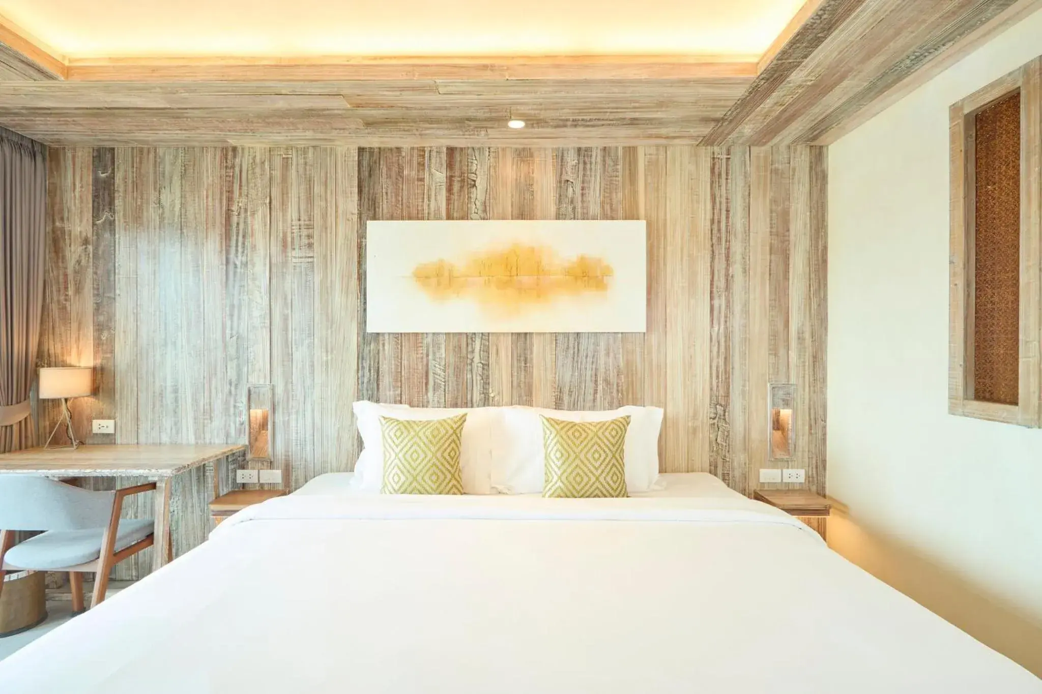 Photo of the whole room, Bed in Dinso Resort & Villas Phuket an IHG Hotel