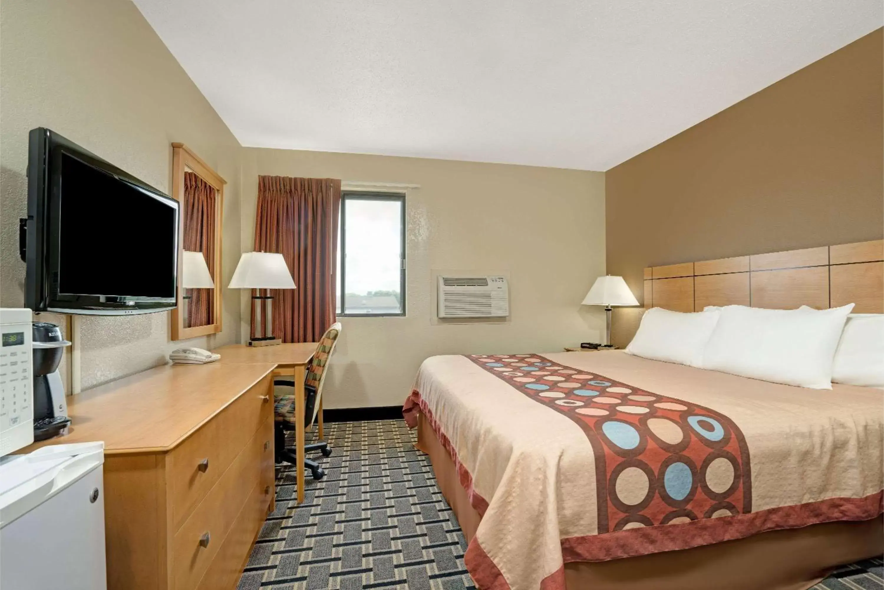 Photo of the whole room, Bed in Super 8 by Wyndham Melrose