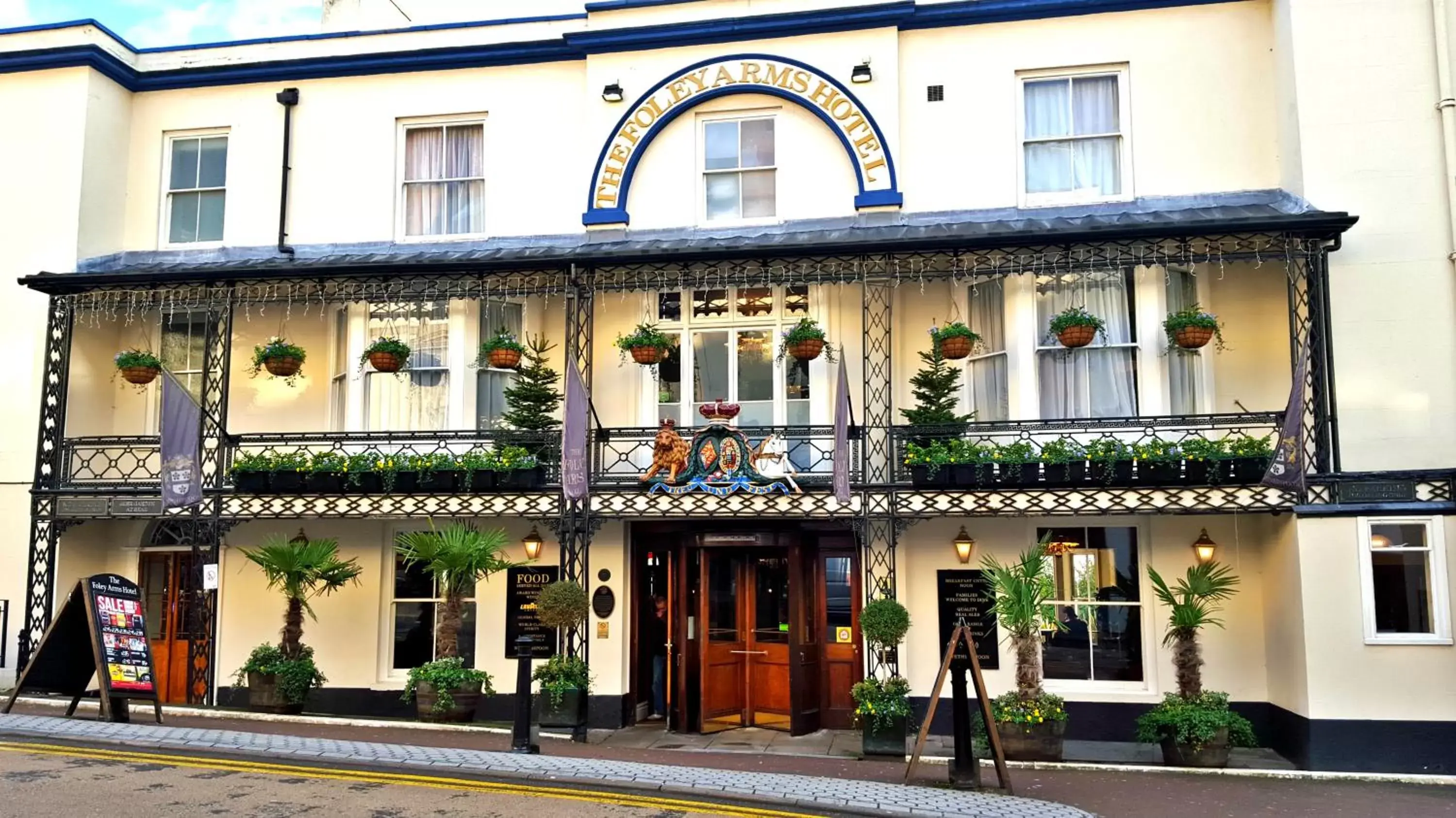Facade/entrance in The Foley Arms Hotel Wetherspoon
