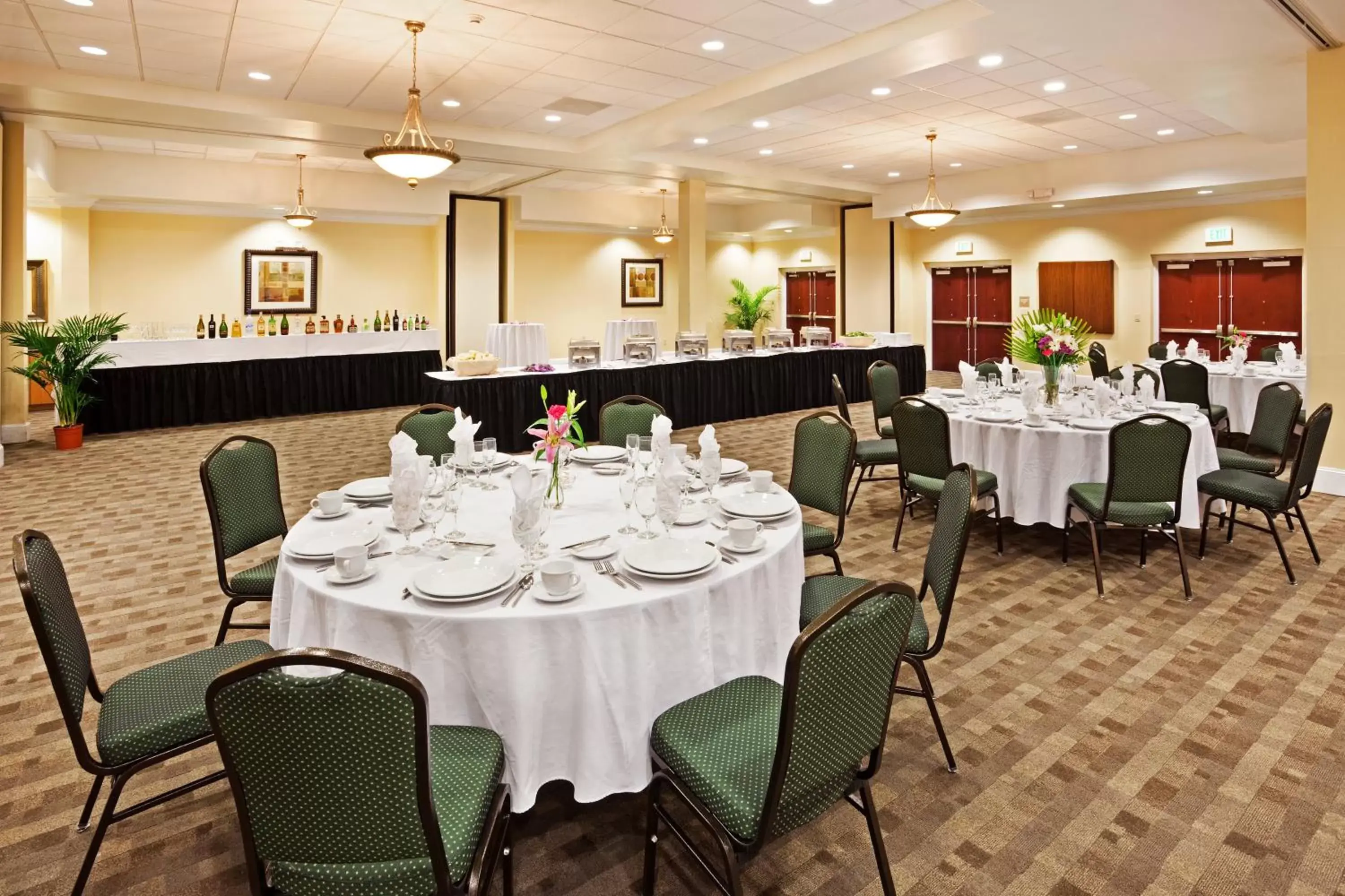 Meeting/conference room, Restaurant/Places to Eat in Holiday Inn Hotel & Suites Beaufort at Highway 21, an IHG Hotel