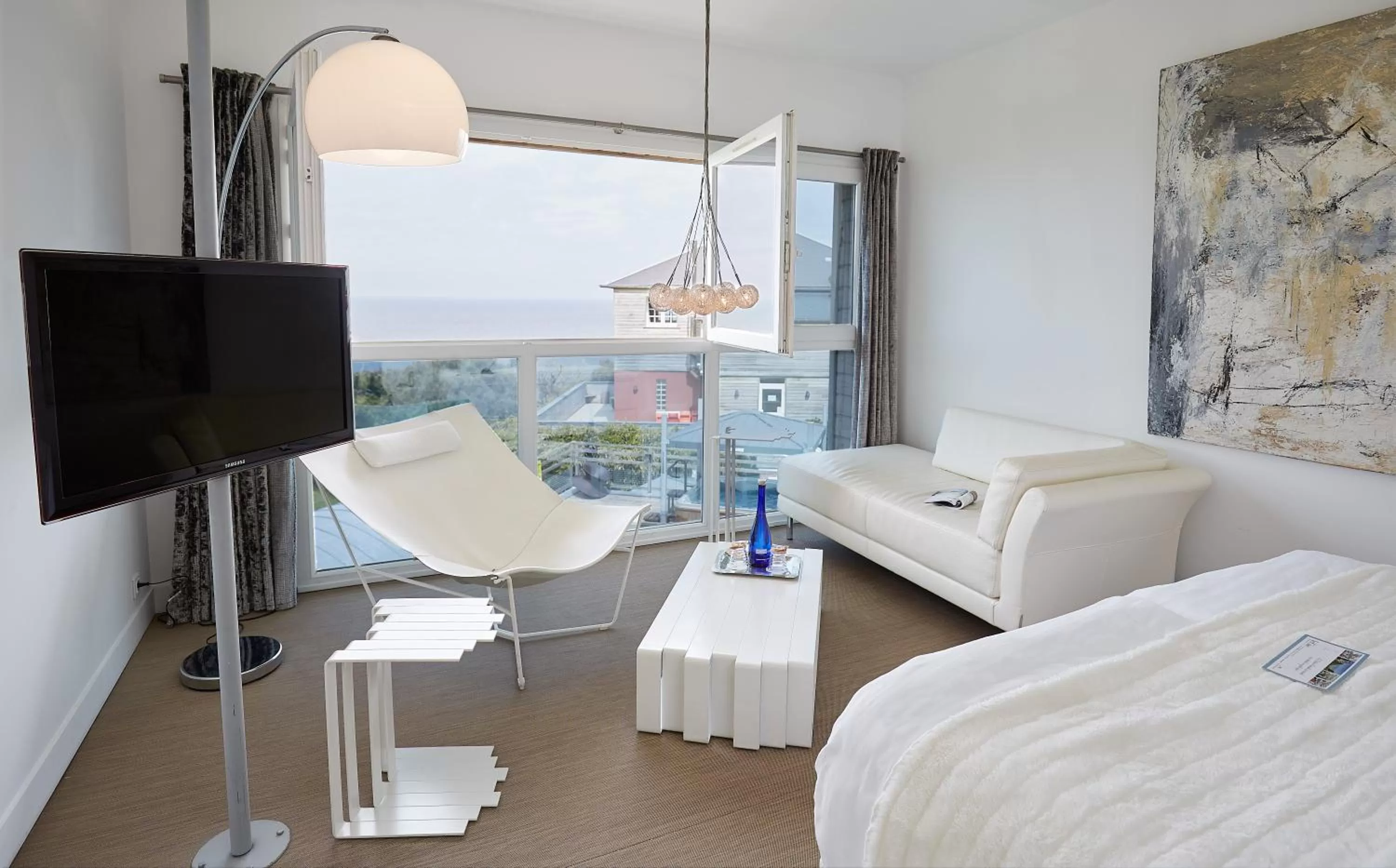 Sea view, Bed in The Originals Hôtel Le Cise Restaurant Chambres et Suites