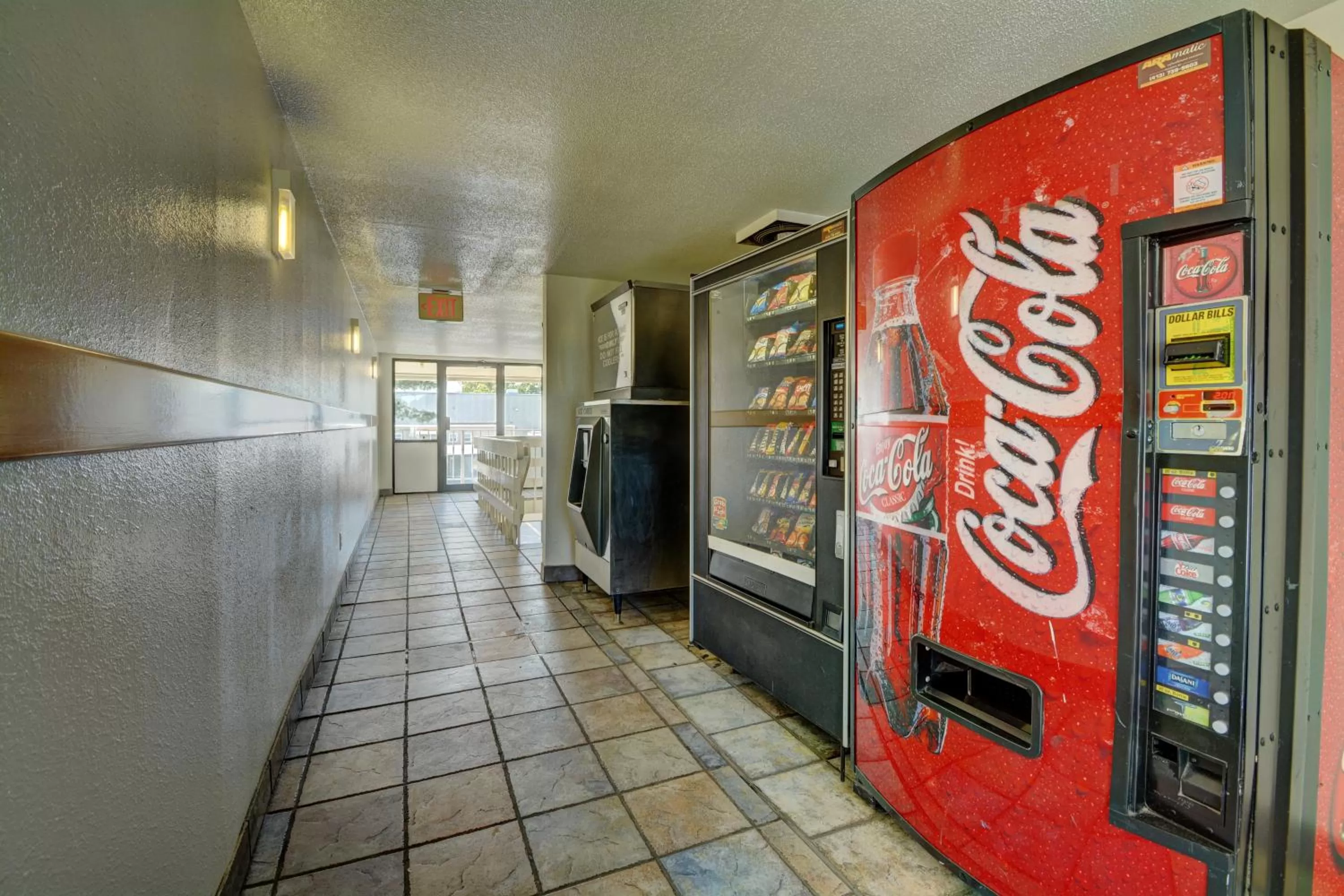 Food and drinks in Motel 6-Chicopee, MA - Springfield