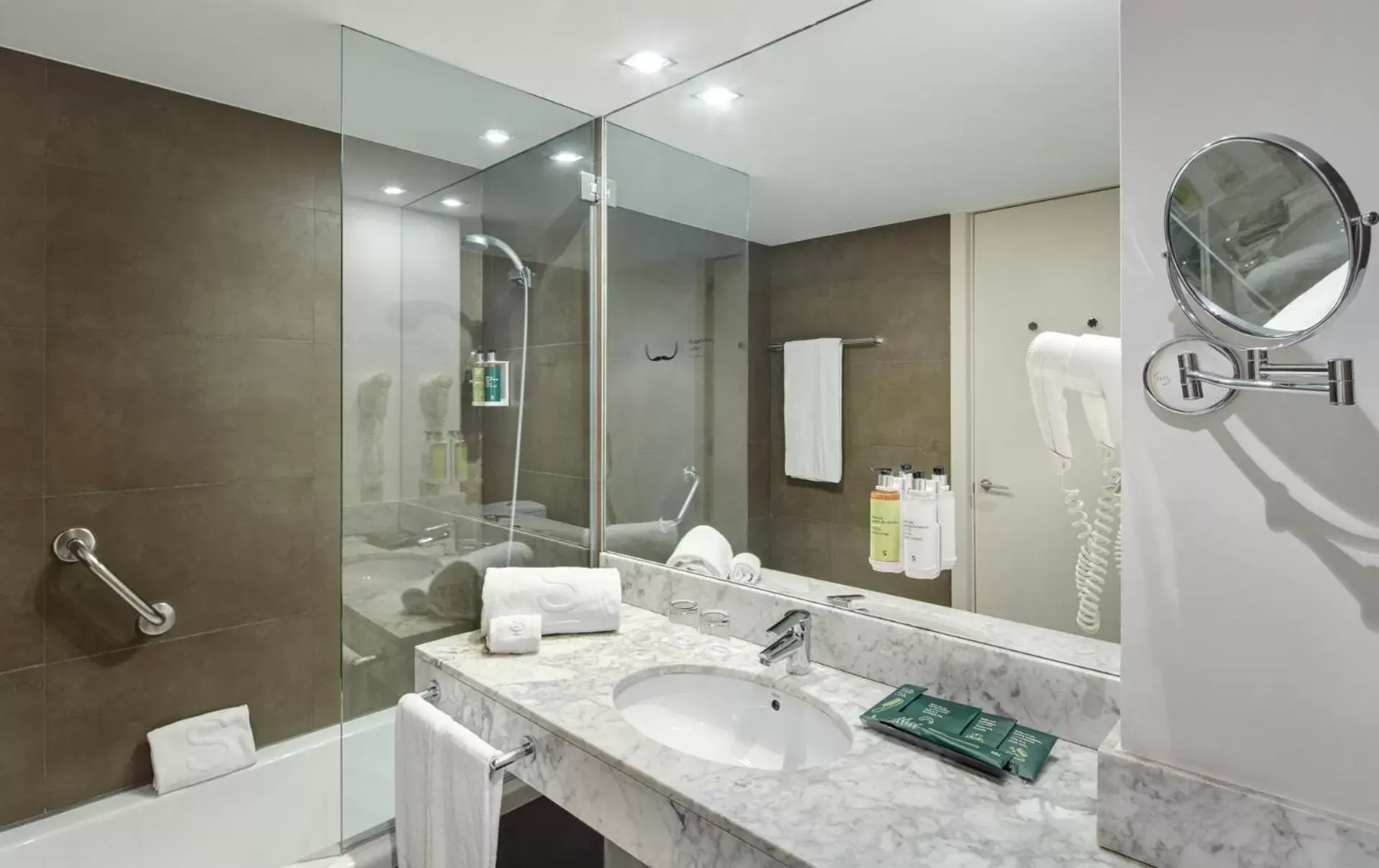 Bathroom in Sercotel Amister Art Hotel Barcelona