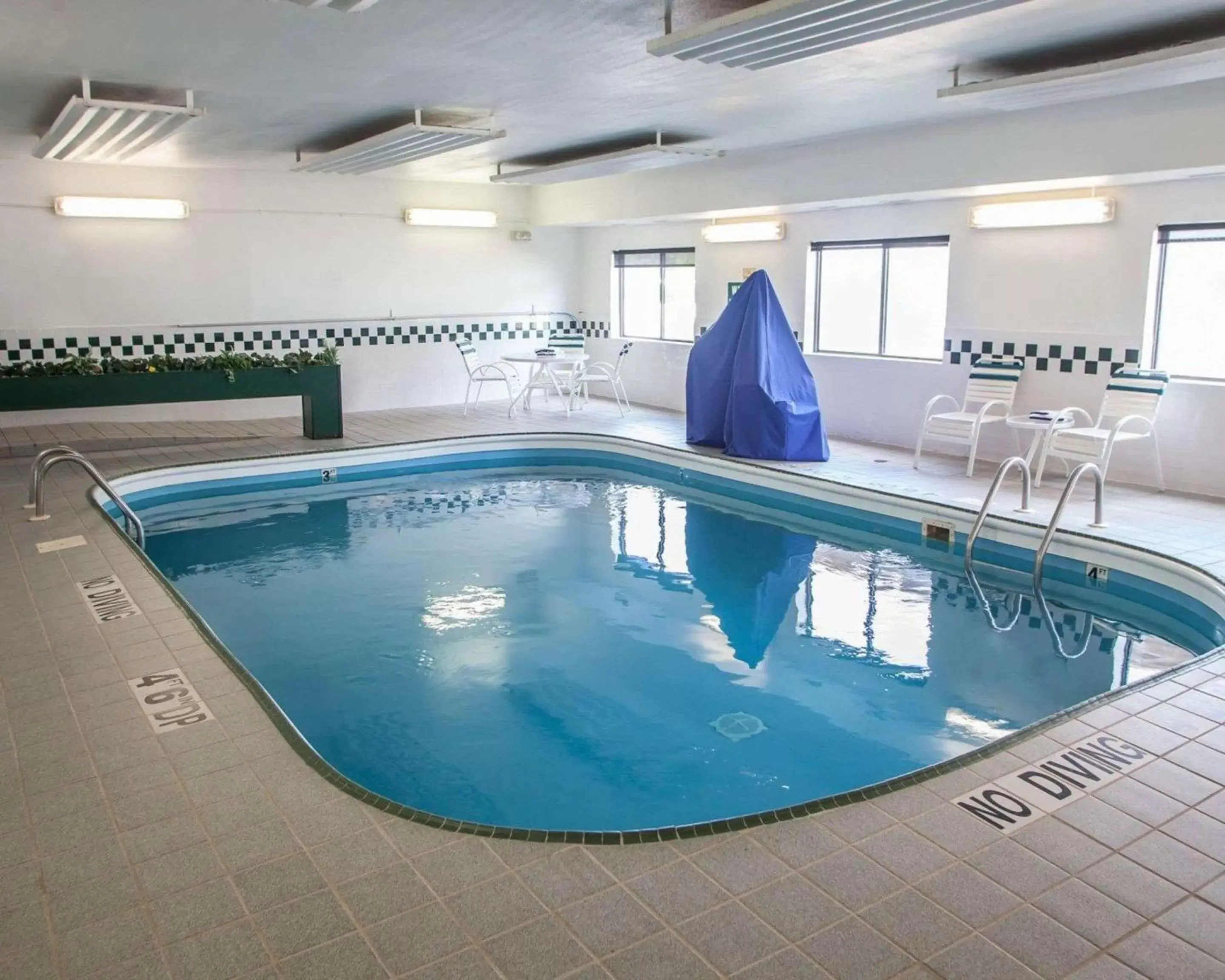On site, Swimming Pool in Quality Inn near I-72 and Hwy 51
