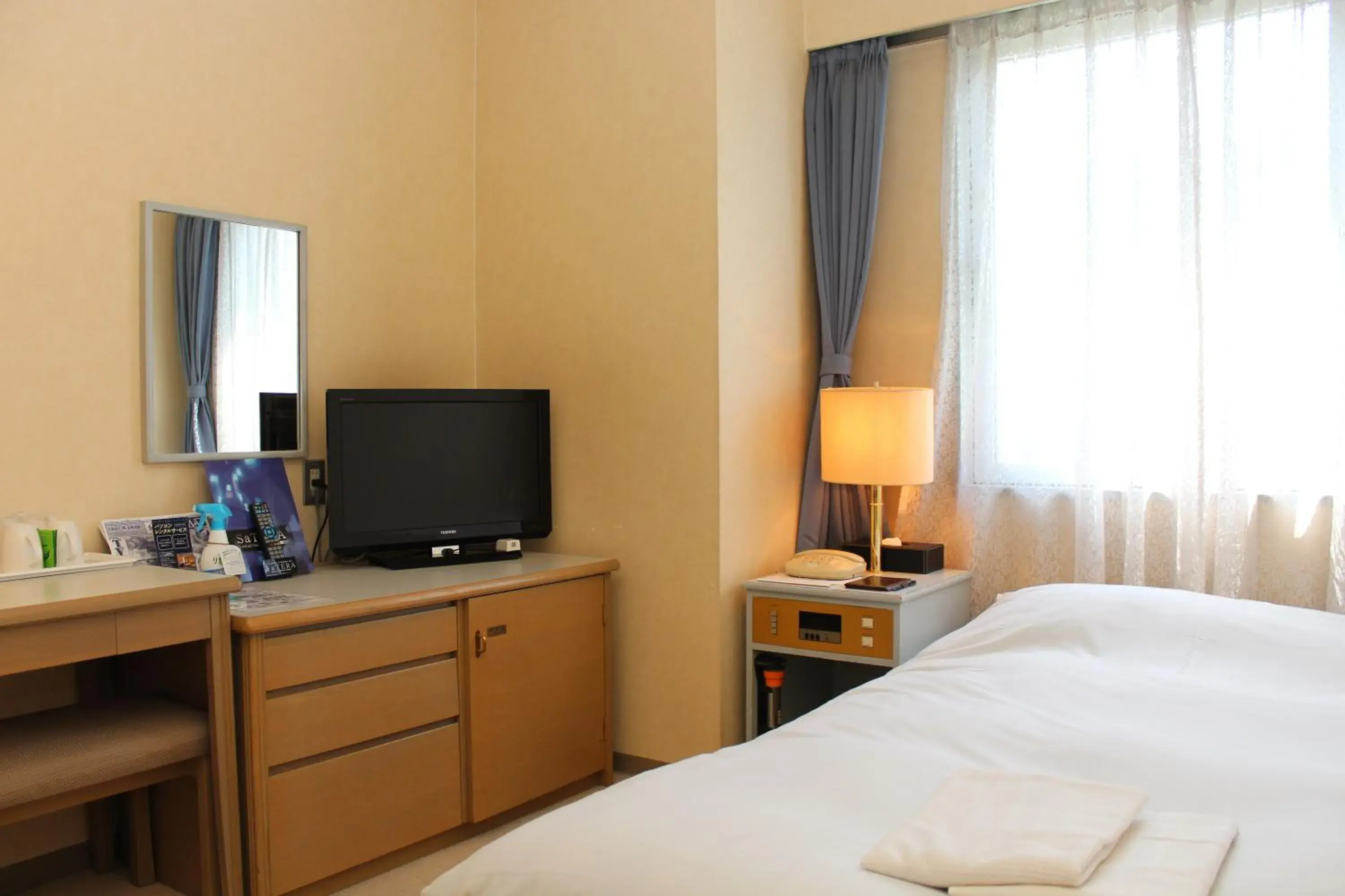 Photo of the whole room, Bed in Asahikawa Toyo Hotel