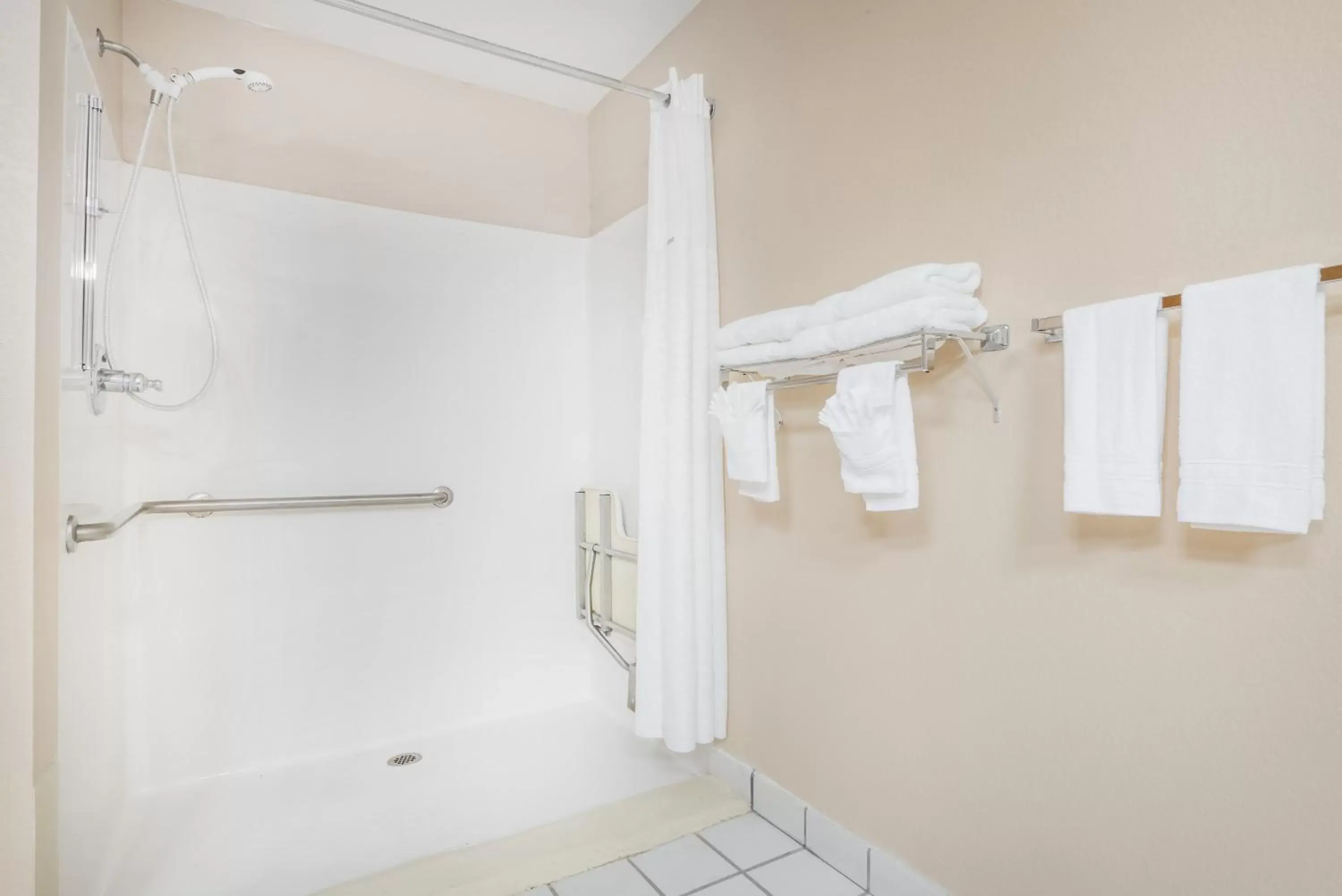 Shower, Bathroom in Baymont by Wyndham Plainfield/ Indianapolis Arpt Area