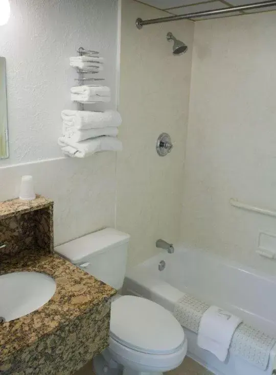Toilet, Bathroom in Heart of Wildwood Motel