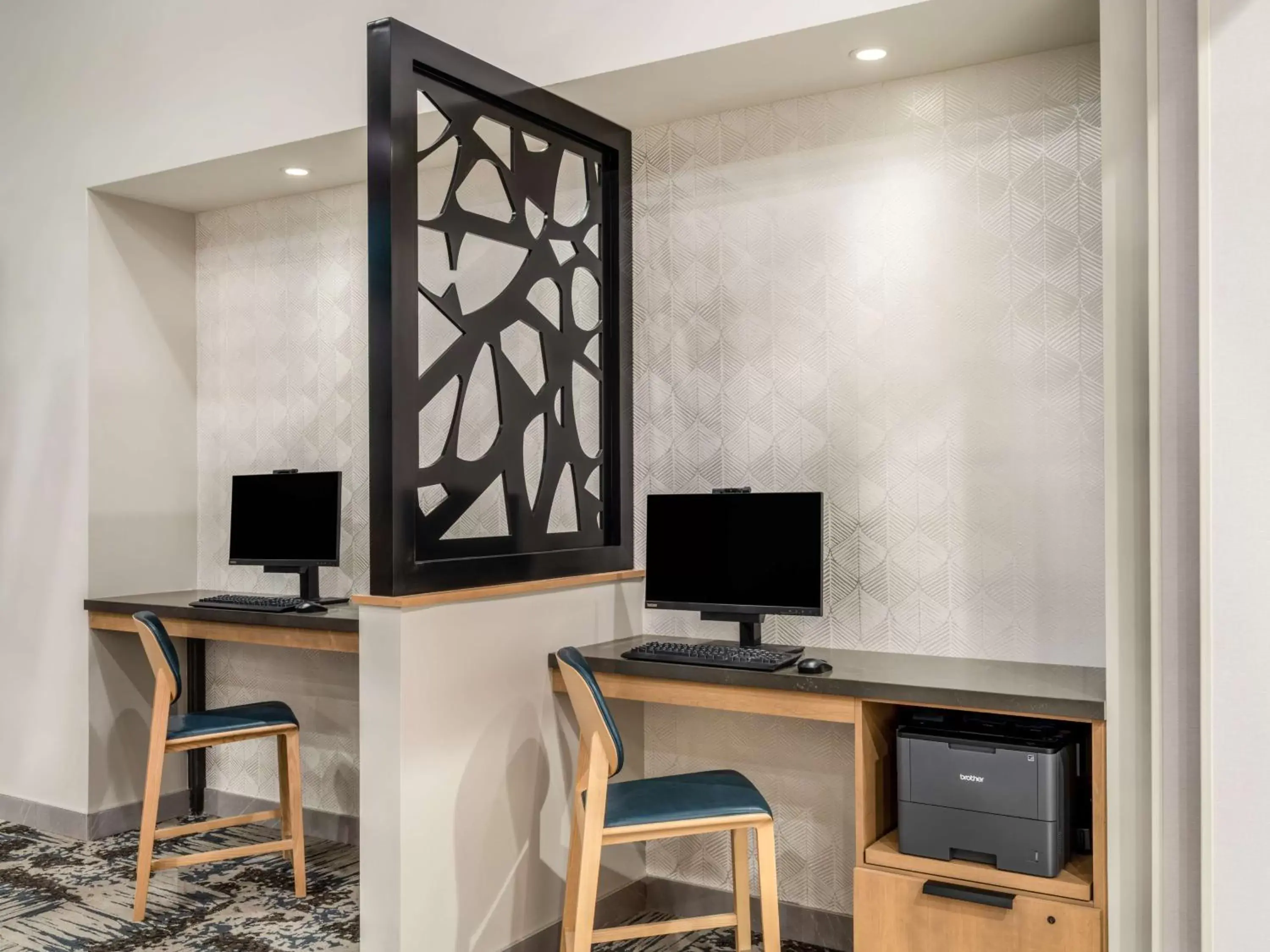 Business facilities, TV/Entertainment Center in Homewood Suites By Hilton Toledo Downtown