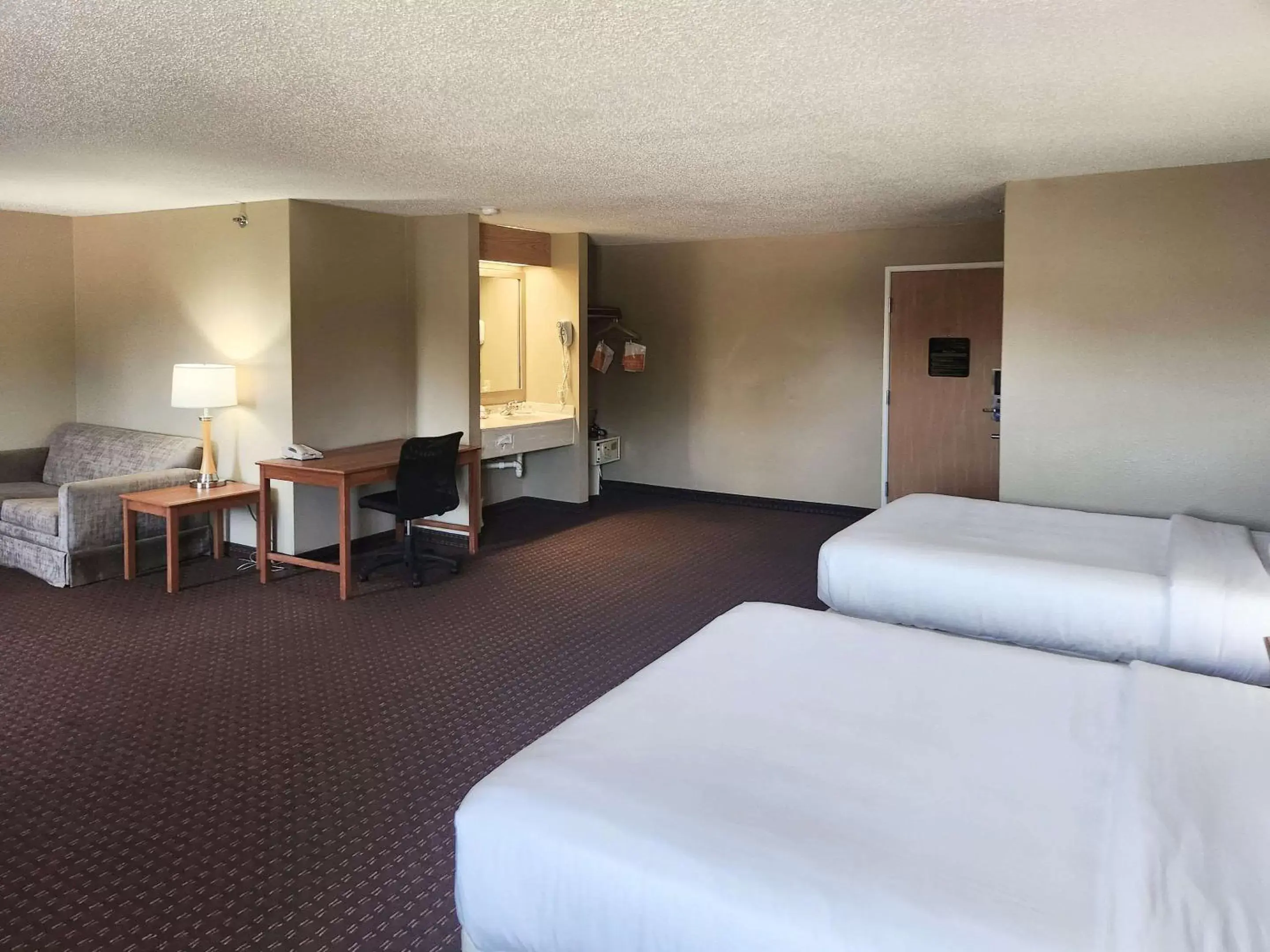 Bedroom in Eagle Ridge Inn