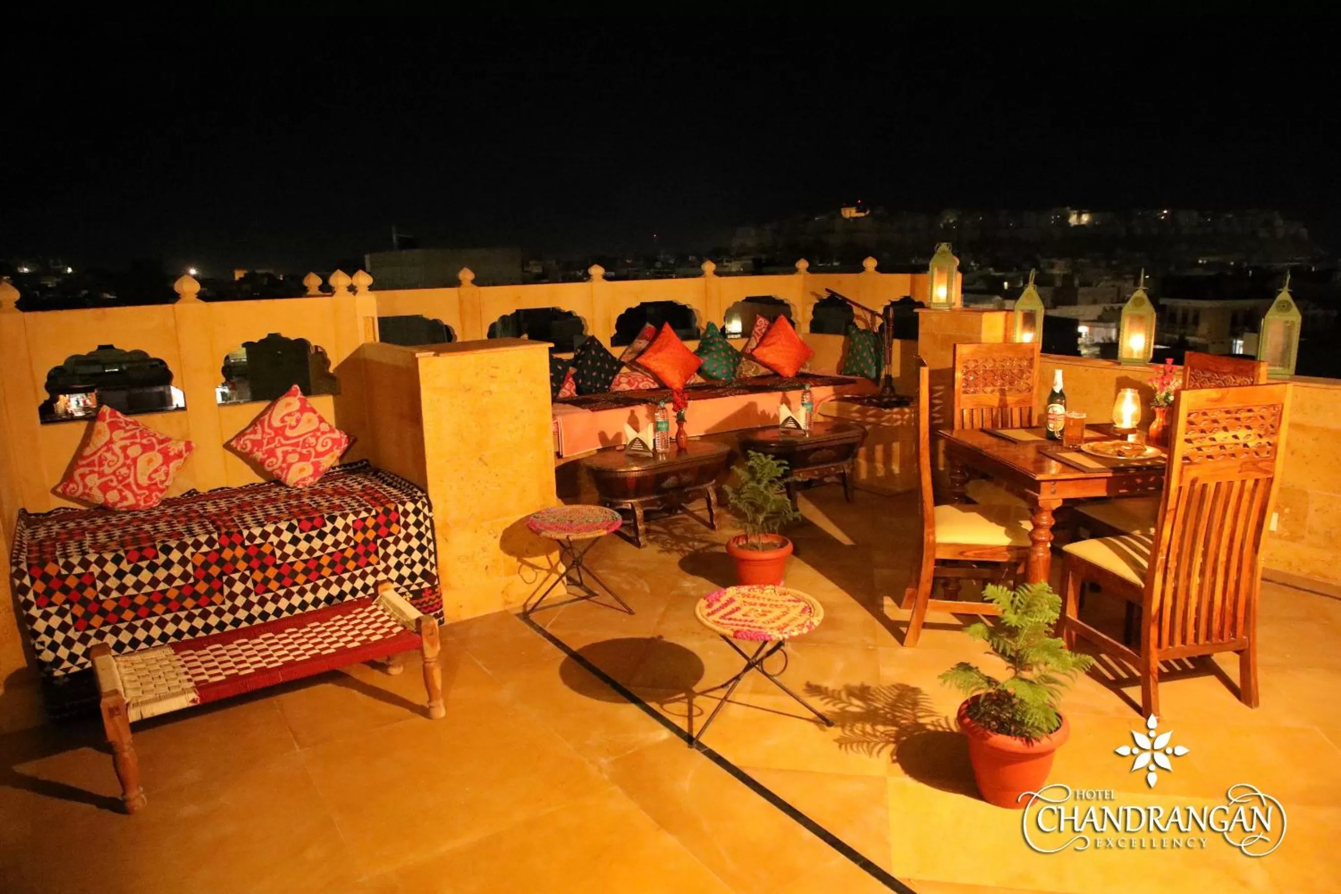 Seating area, Restaurant/Places to Eat in Treebo Trend Chandrangan Excellency