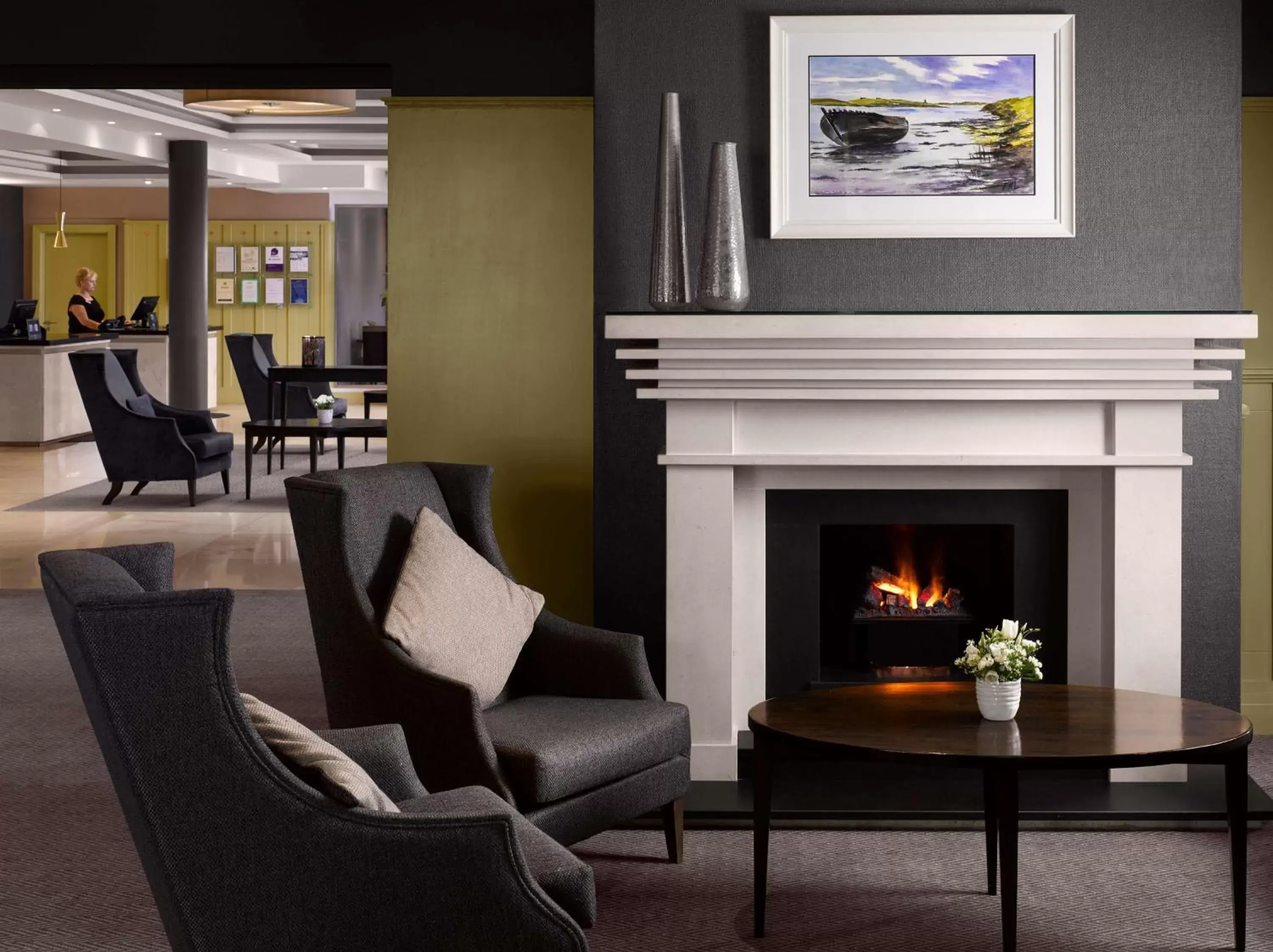 Lounge or bar, Seating Area in Radisson BLU Hotel & Spa, Sligo