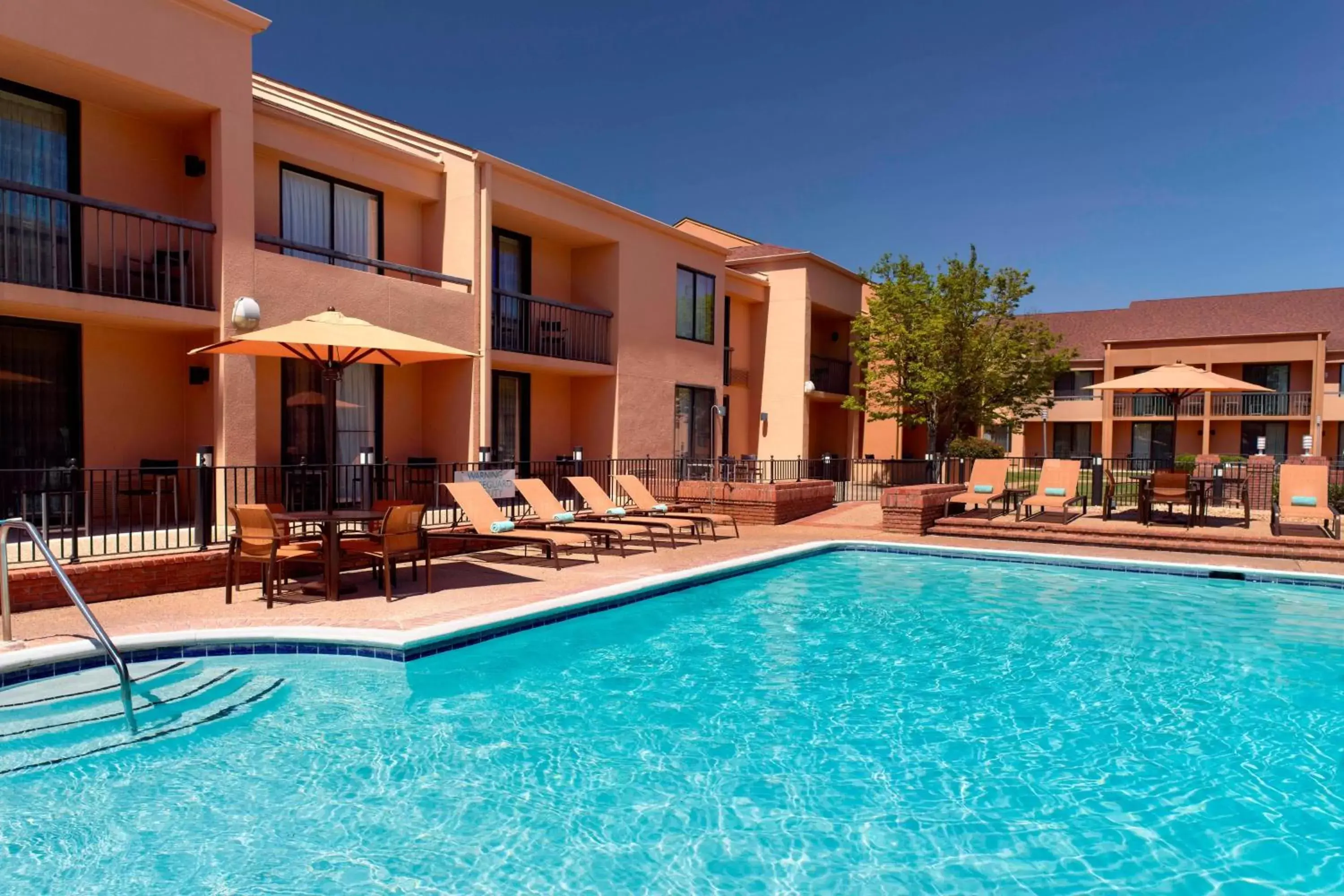 Swimming Pool in Courtyard by Marriott Columbus