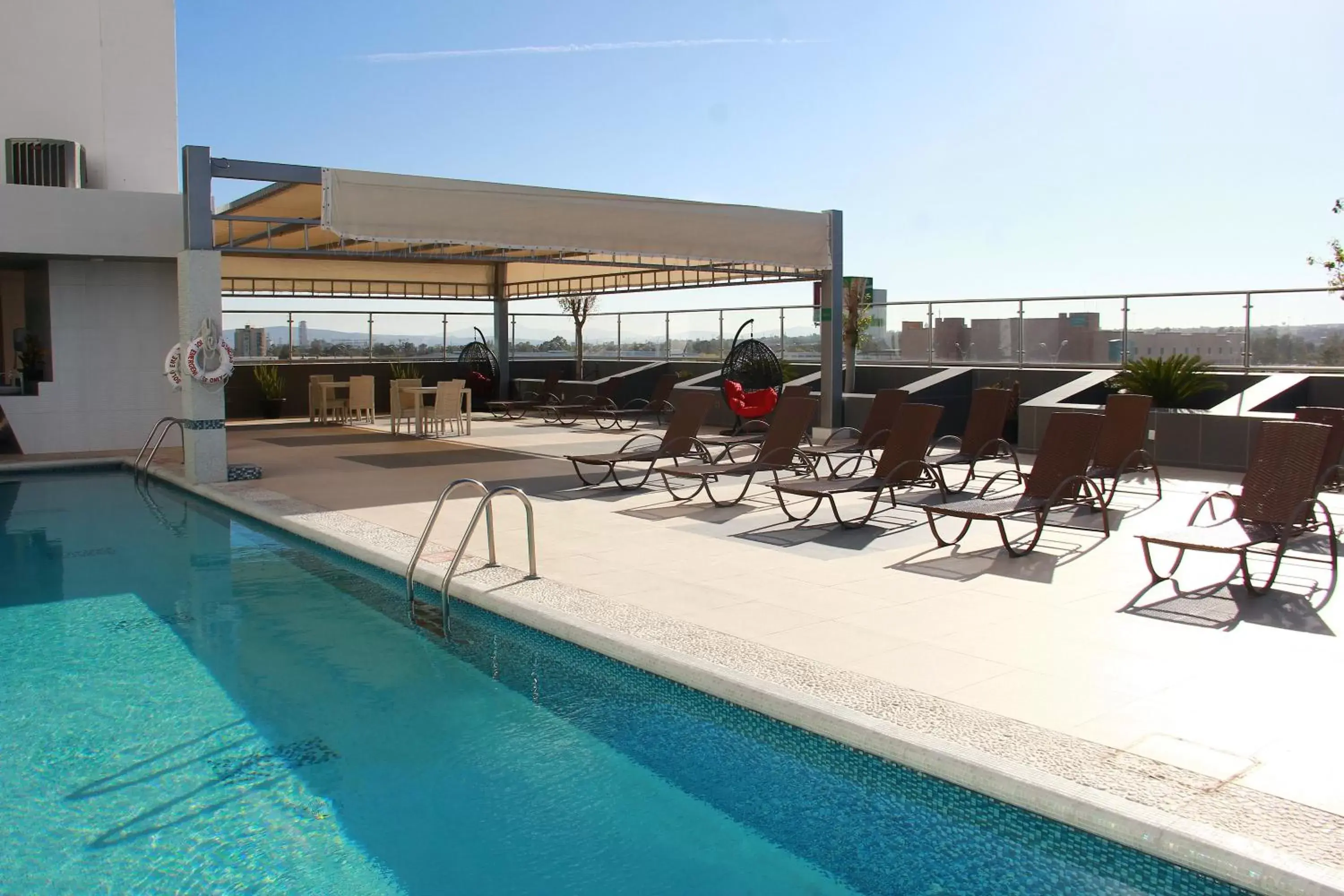 Swimming Pool in Holiday Inn Queretaro Zona Krystal, an IHG Hotel