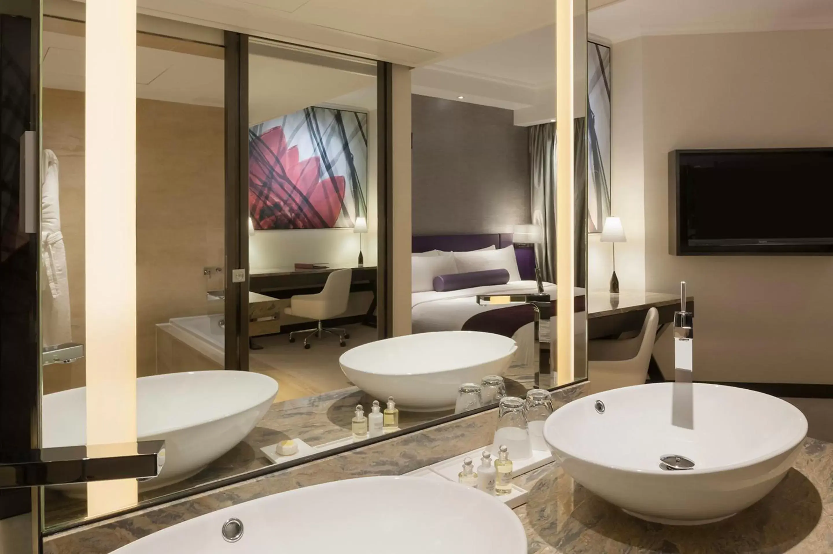 Photo of the whole room, Bathroom in Gateway Hotel, Marco Polo