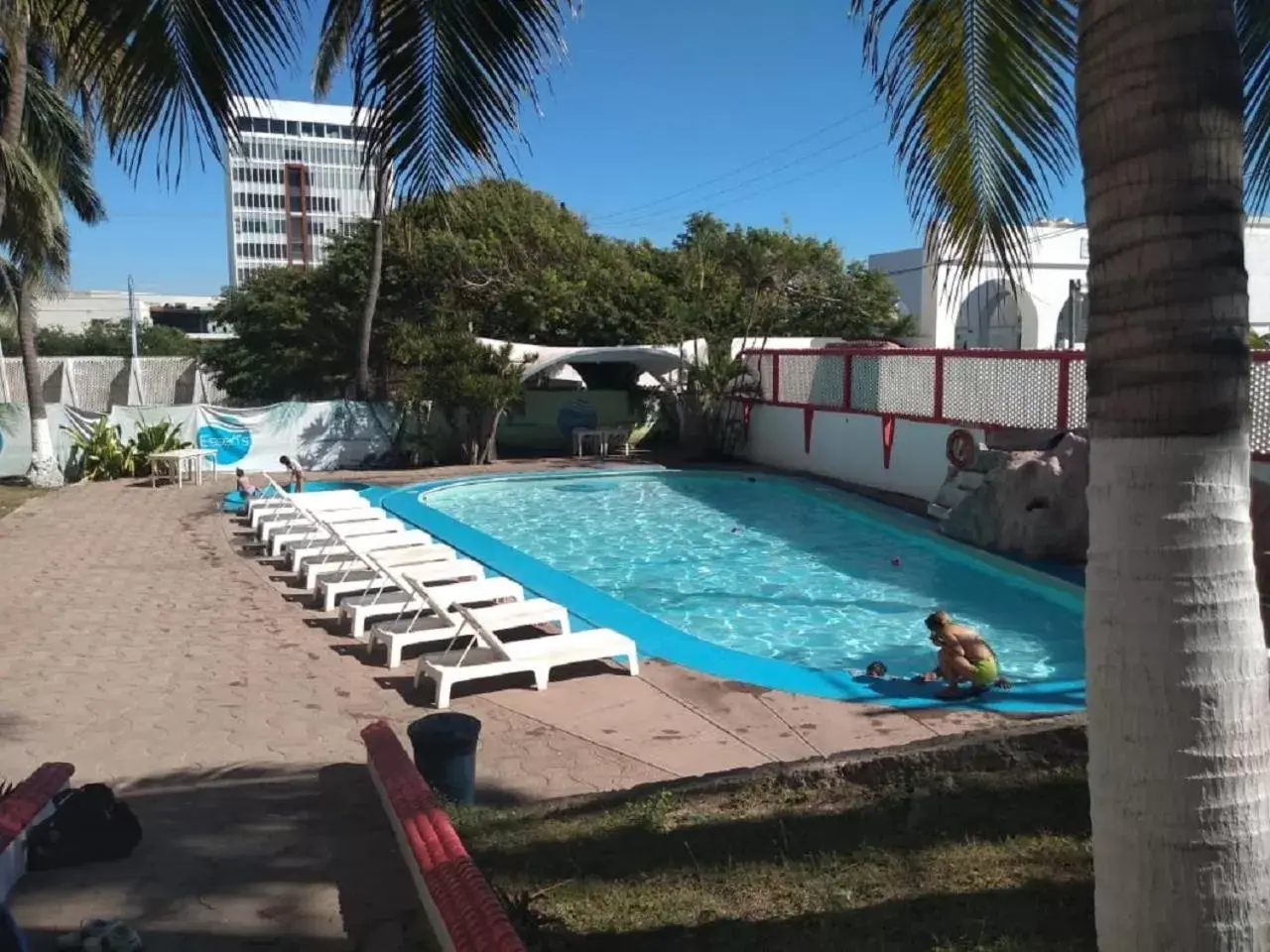 Swimming Pool in Hotel Essen's