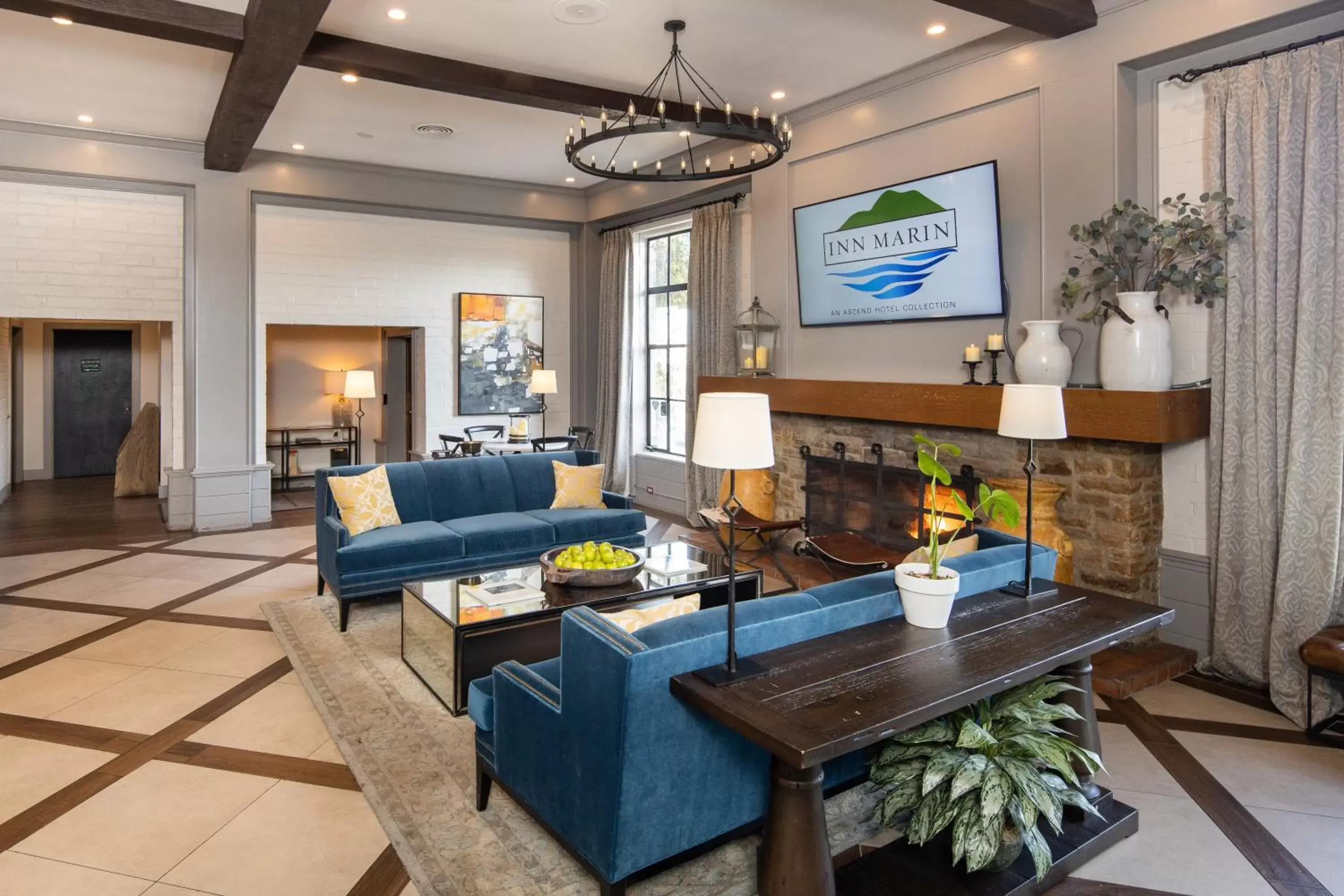 Lobby or reception in Inn Marin and Suites, an Ascend Collection Hotel Lobby or reception in Inn Marin and Suites, an Ascend Collection Hotel