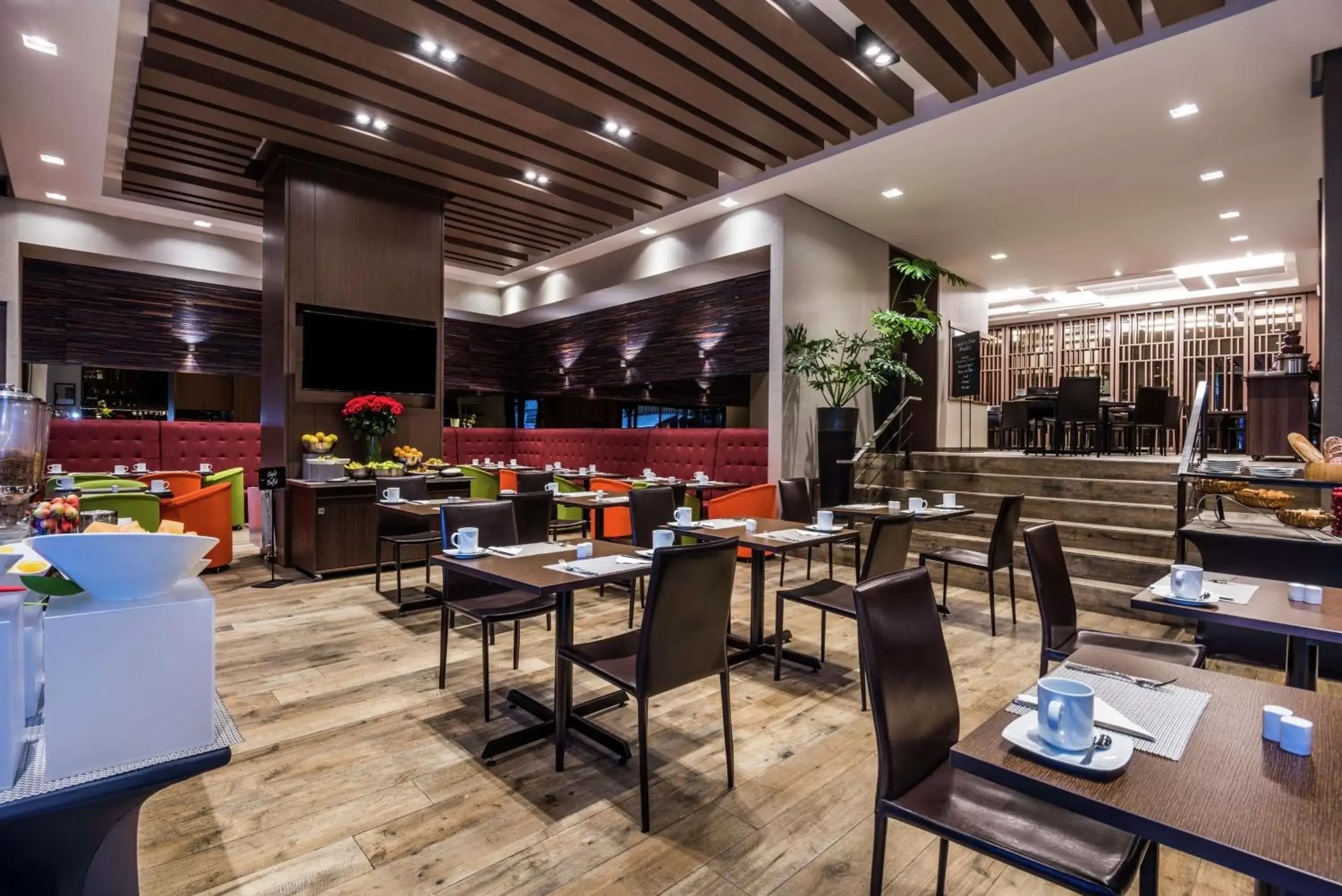 Dining area, Restaurant/Places to Eat in Embassy Suites by Hilton Bogotá - Rosales