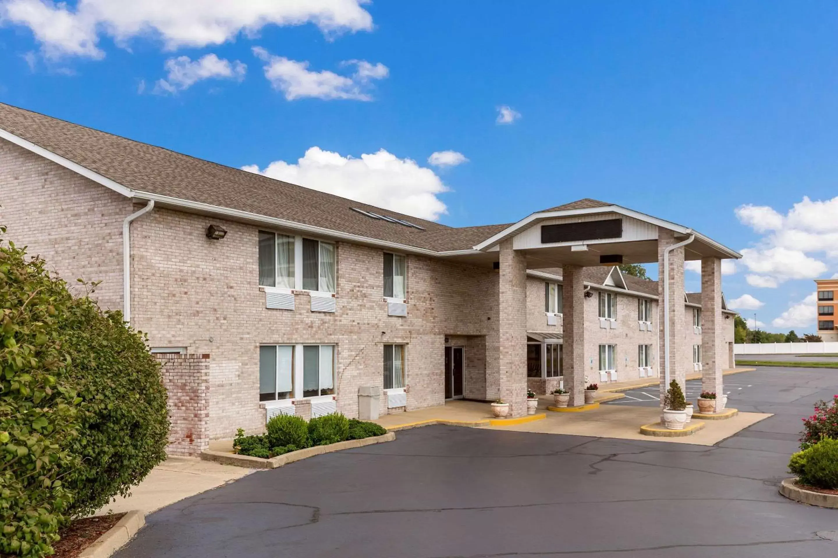 Property Building in Econo Lodge Inn & Suites Fairview Heights near I-64 St Louis