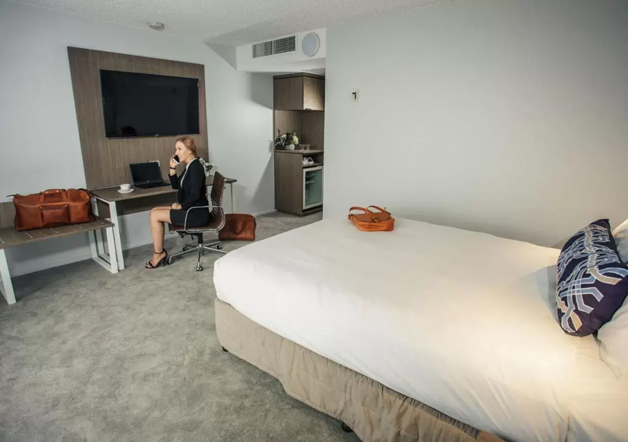 Photo of the whole room, Bed in Pacific Hotel Brisbane