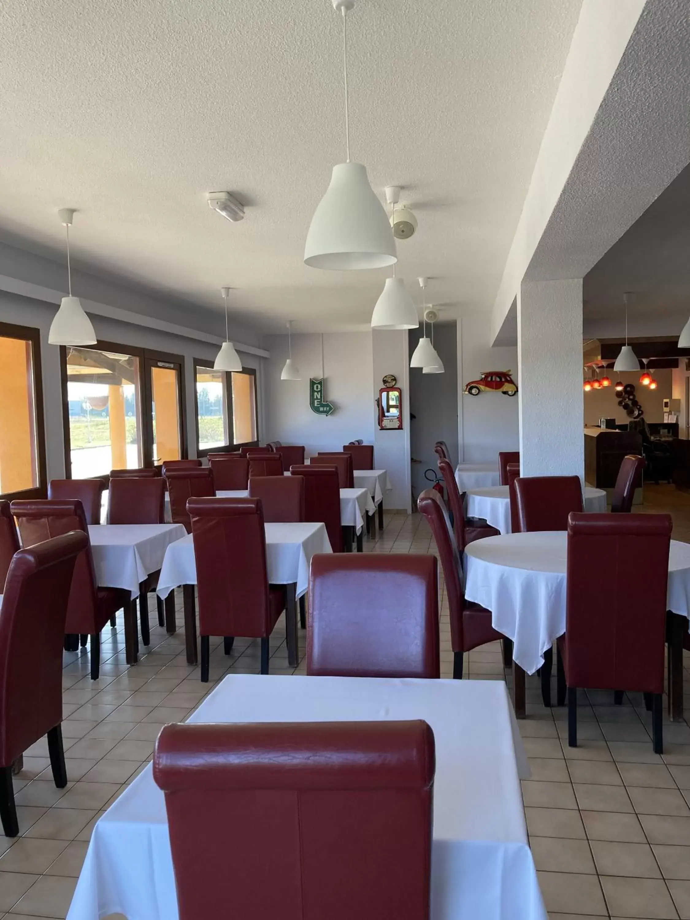 Restaurant/Places to Eat in Brit Hotel Essentiel Moulins Avermes