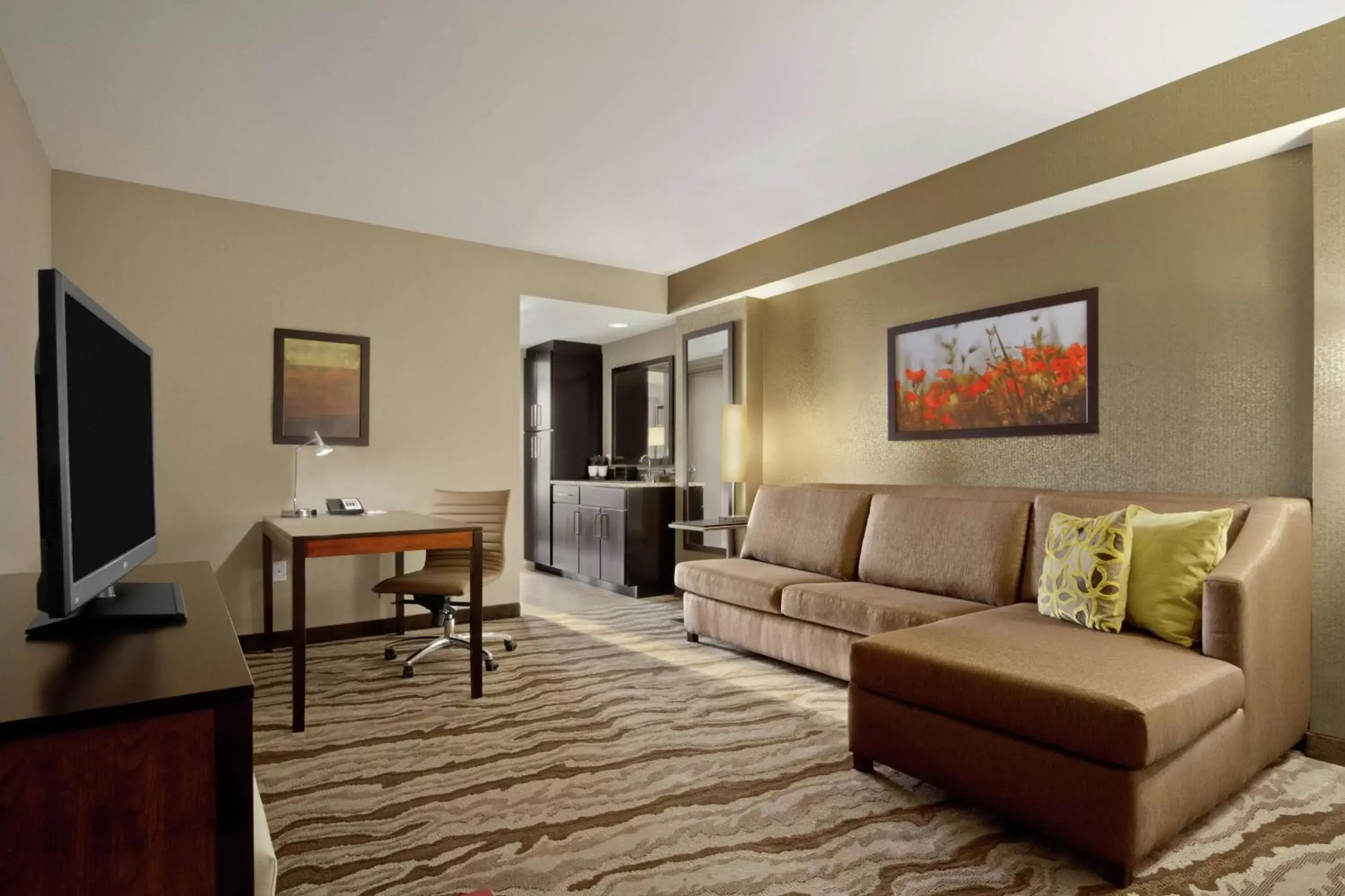 Bedroom, Seating Area in Embassy Suites Chattanooga Hamilton Place