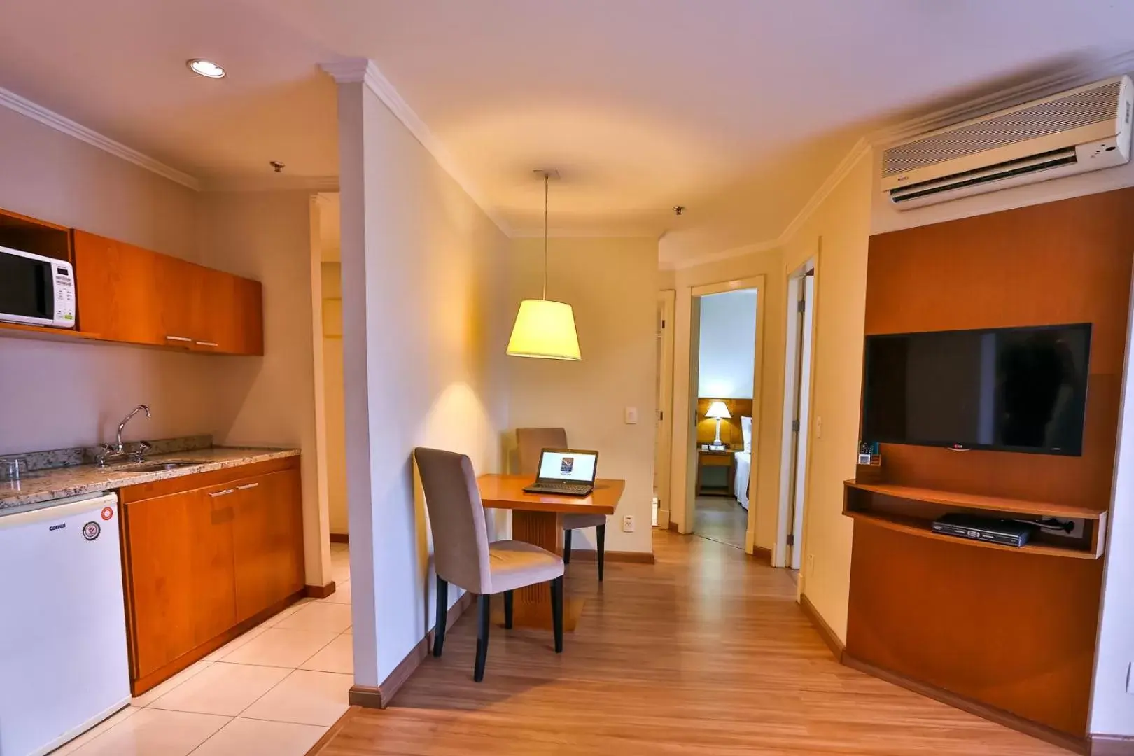 Living room in Quality Suites Vila Olimpia Living room in Quality Suites Vila Olimpia