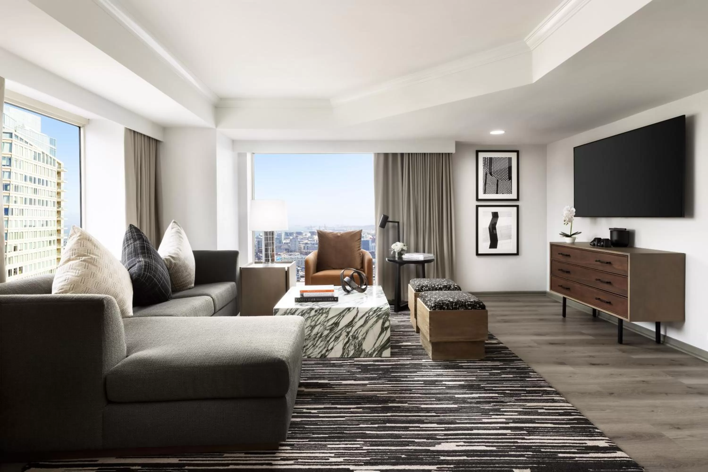 Living room in Hyatt Regency San Francisco Downtown SOMA