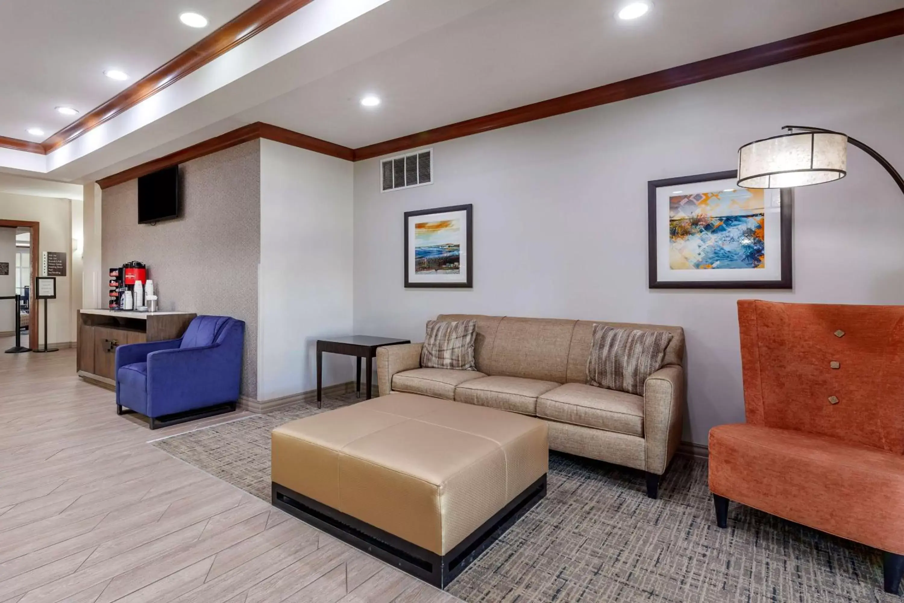 Lobby or reception, Seating Area in Best Western PLUS Sparta Trail Lodge