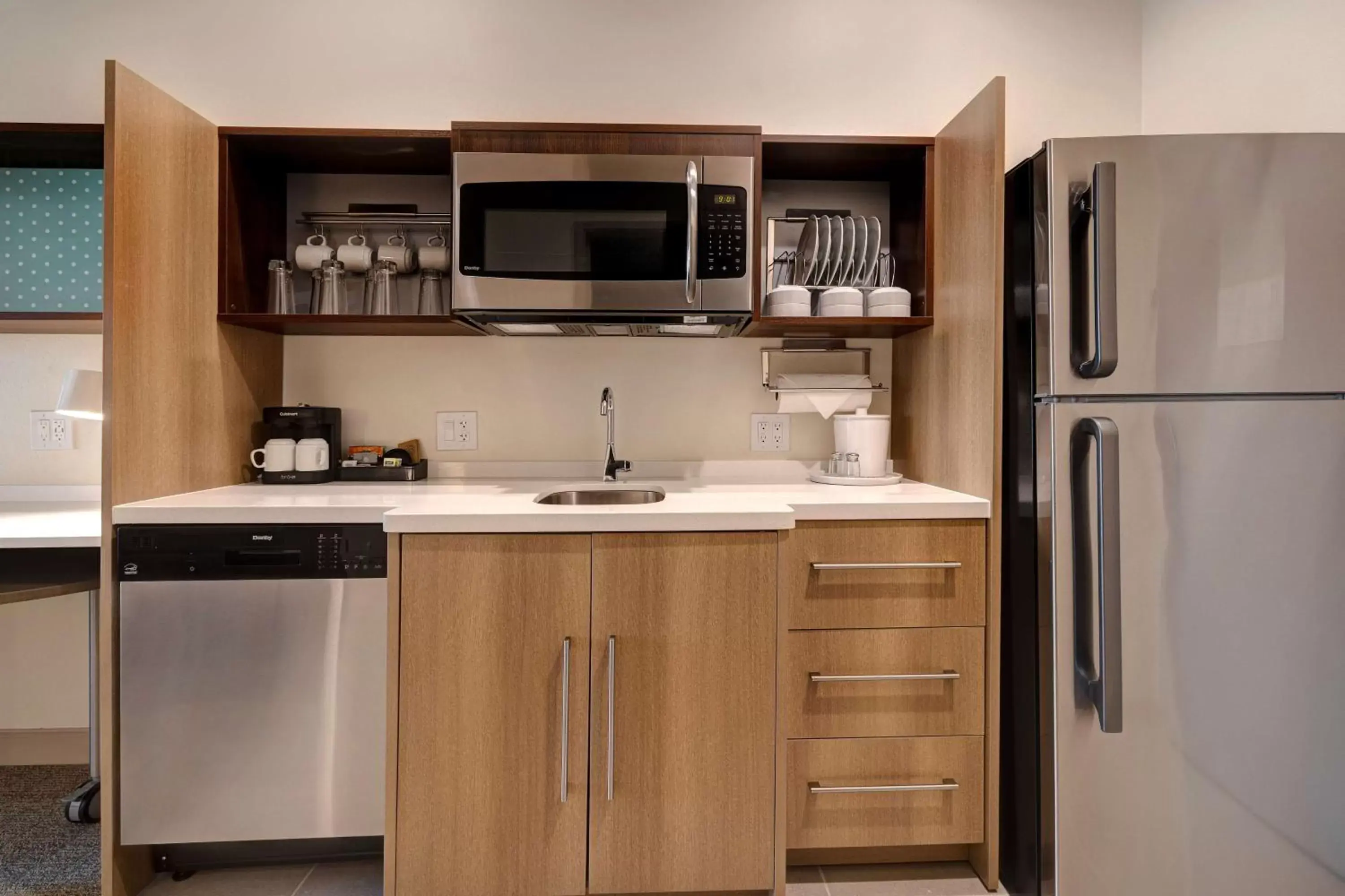 Kitchen or kitchenette, Kitchen/Kitchenette in Home2 Suites Galveston, Tx