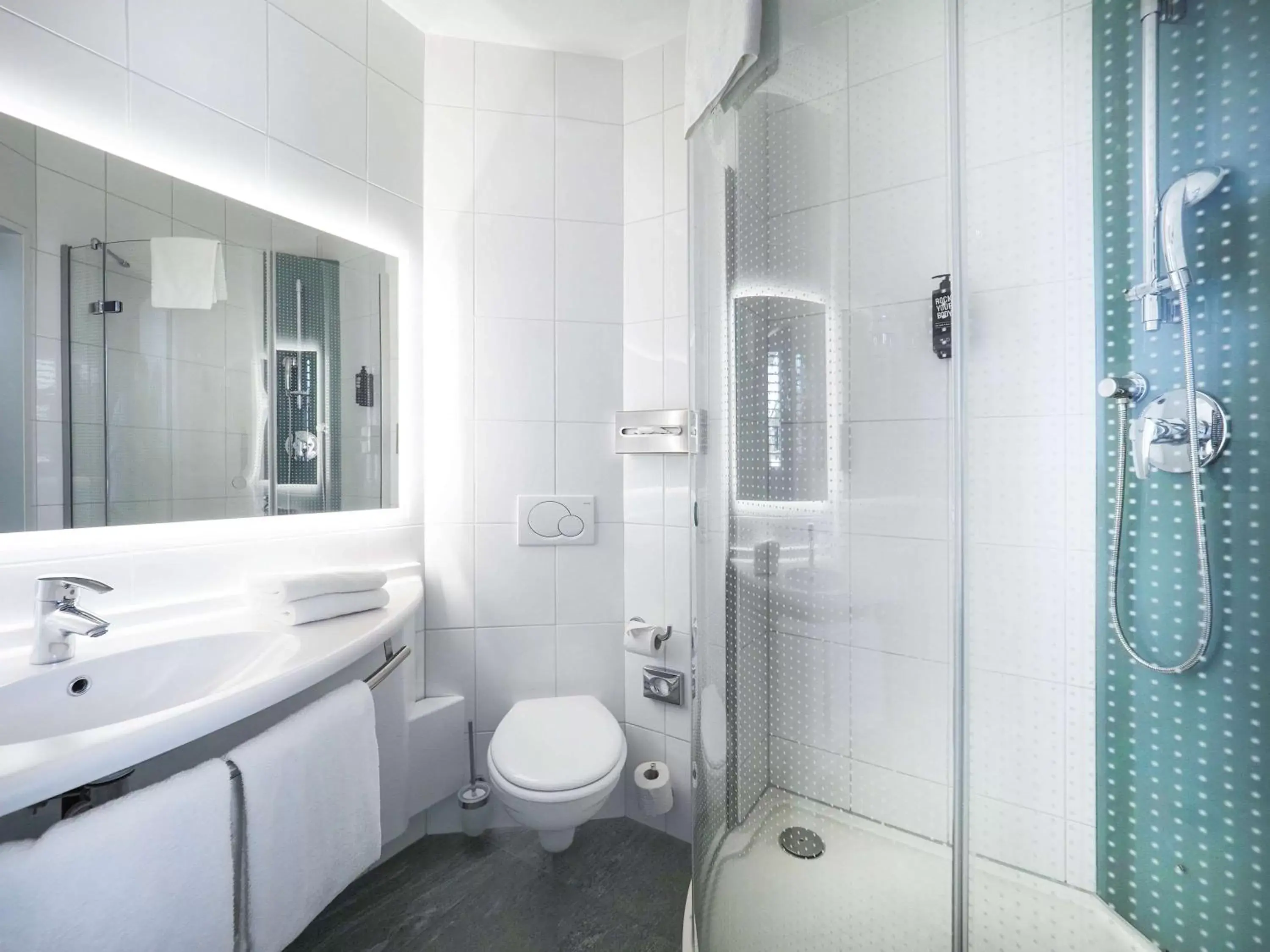 Bathroom in ibis Locarno Bathroom in ibis Locarno