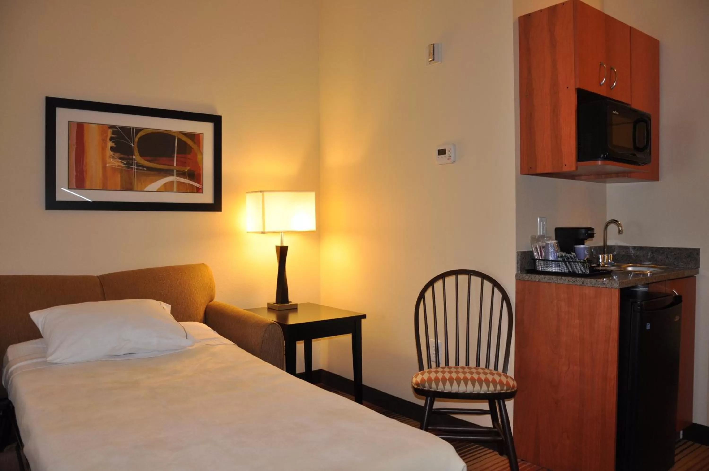 Photo of the whole room, Bed in Holiday Inn Express Hotel & Suites Prattville South by IHG