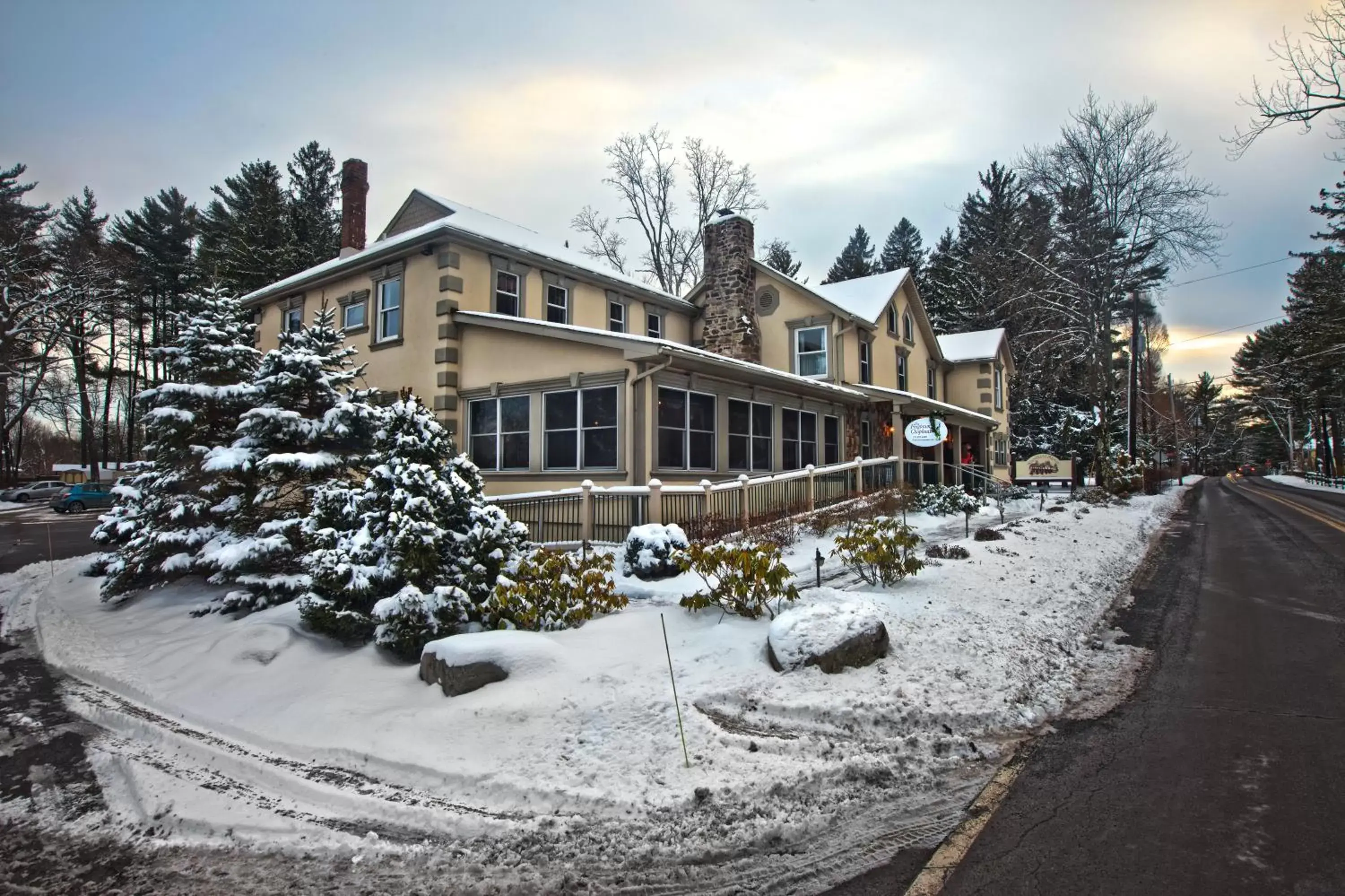 Facade/entrance, Winter in Woodfield Manor - A Sundance Vacations Property