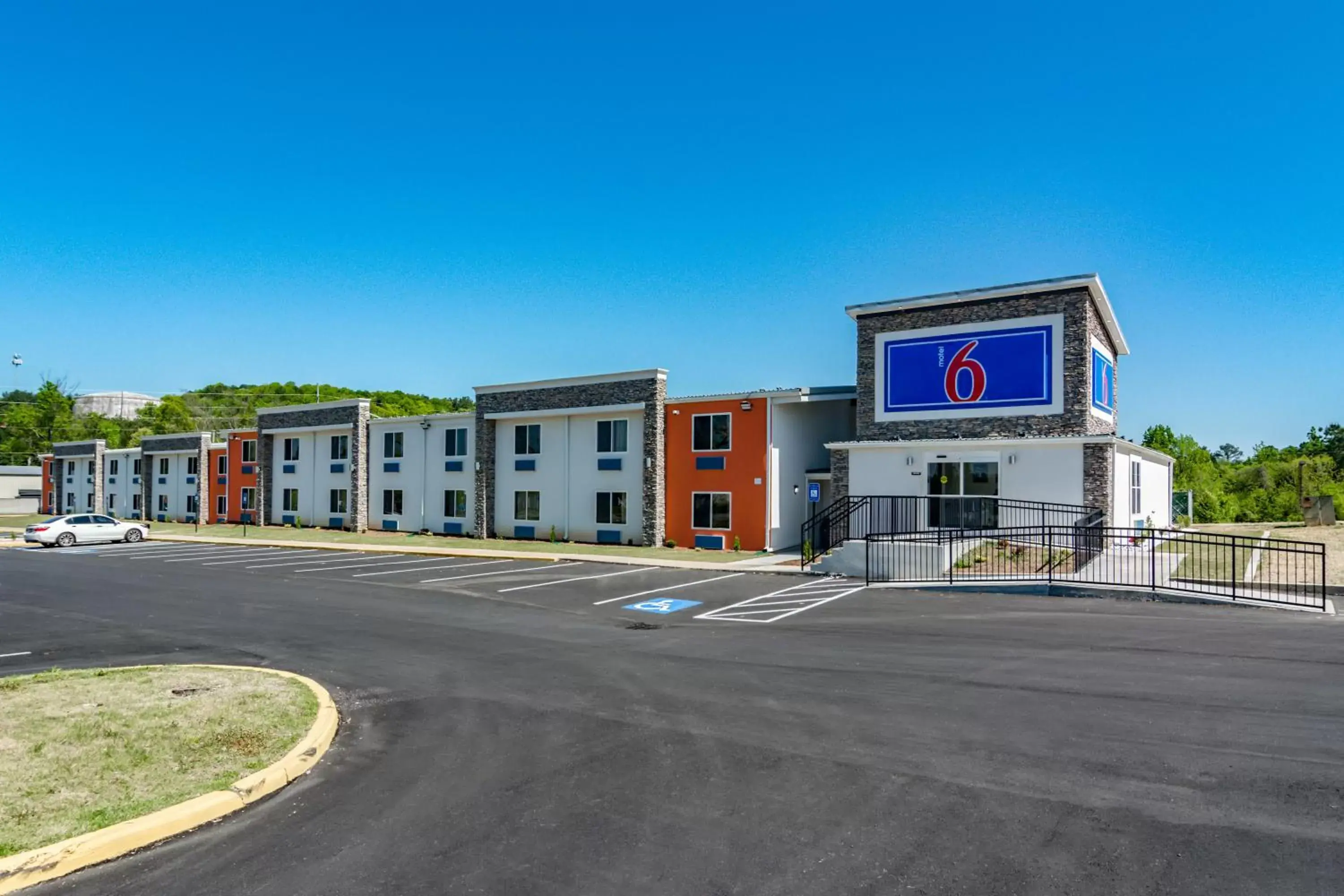 Facade/entrance, Property Building in Motel 6-White, GA - Cartersville