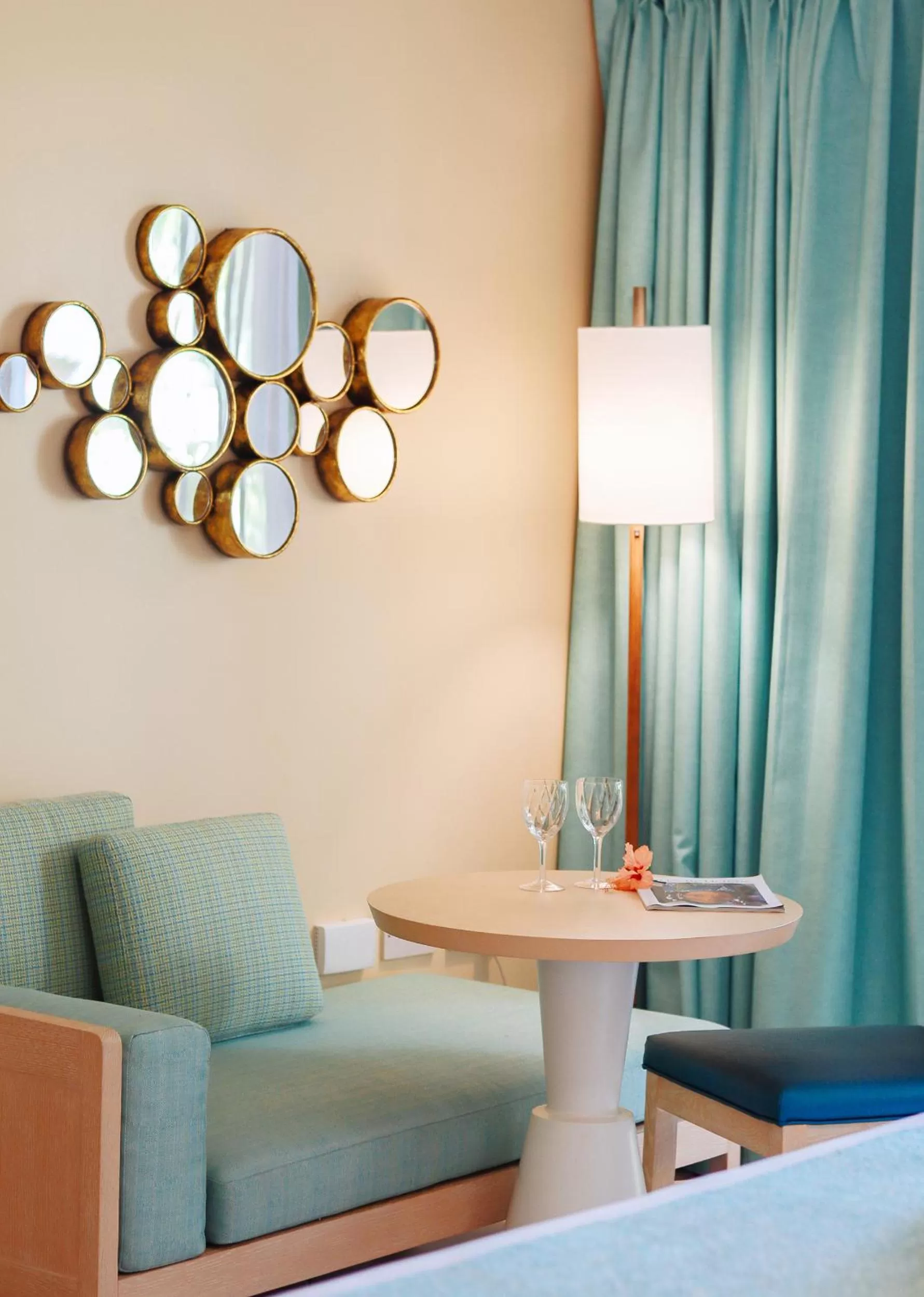 Living room in Bay Gardens Beach Resort & Spa