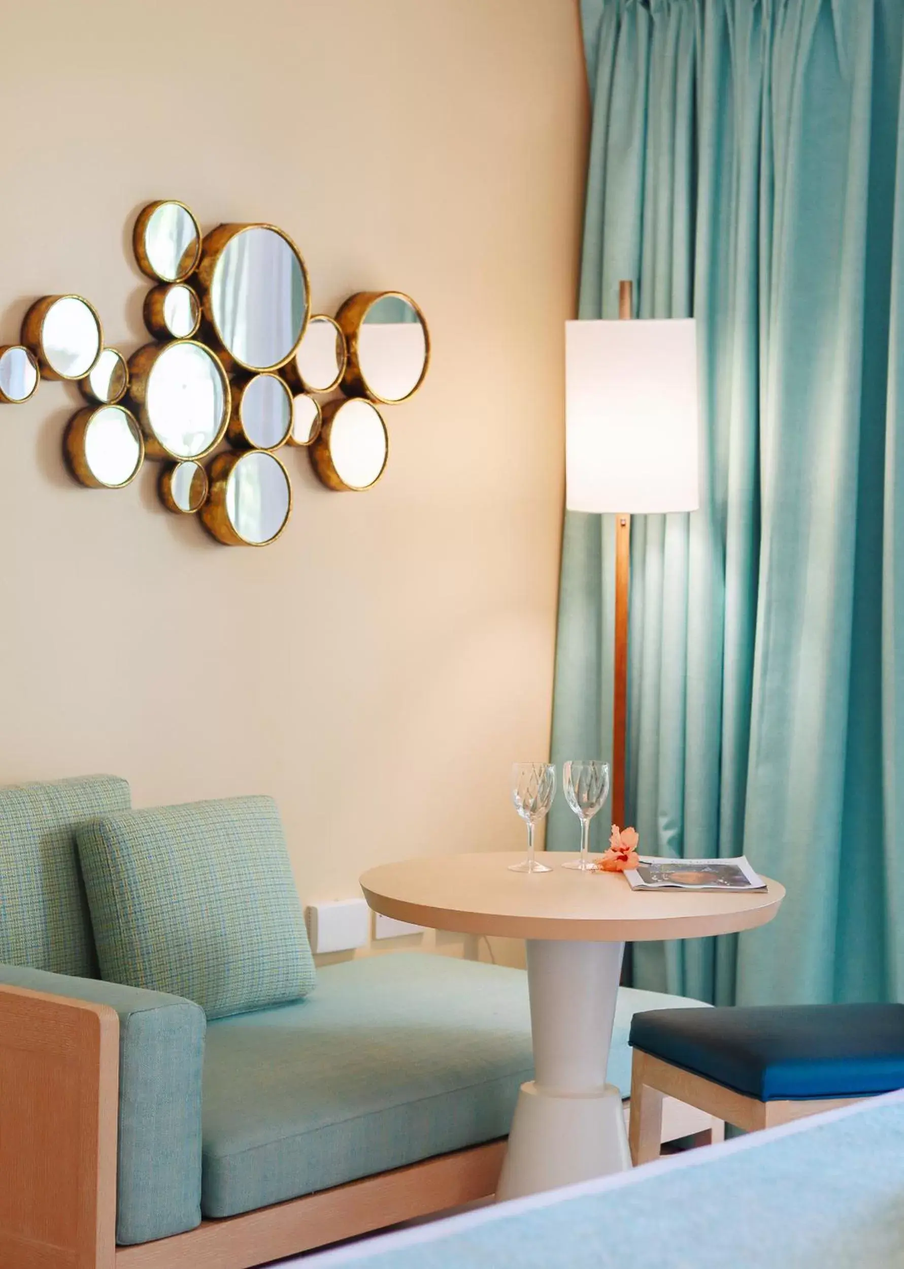 Living room in Bay Gardens Beach Resort & Spa Living room in Bay Gardens Beach Resort & Spa