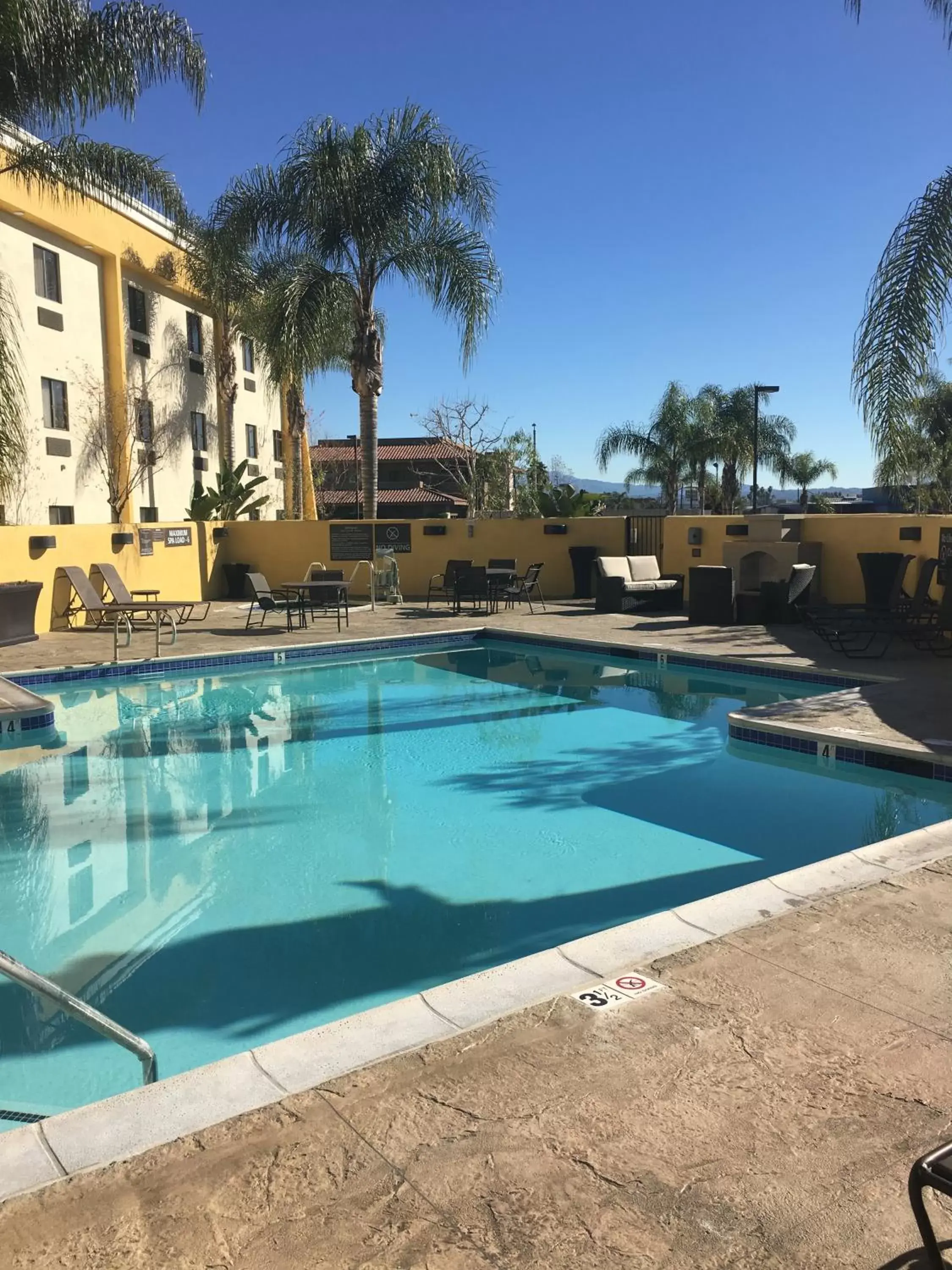 Swimming Pool in Best Western Plus Arrowhead Hotel