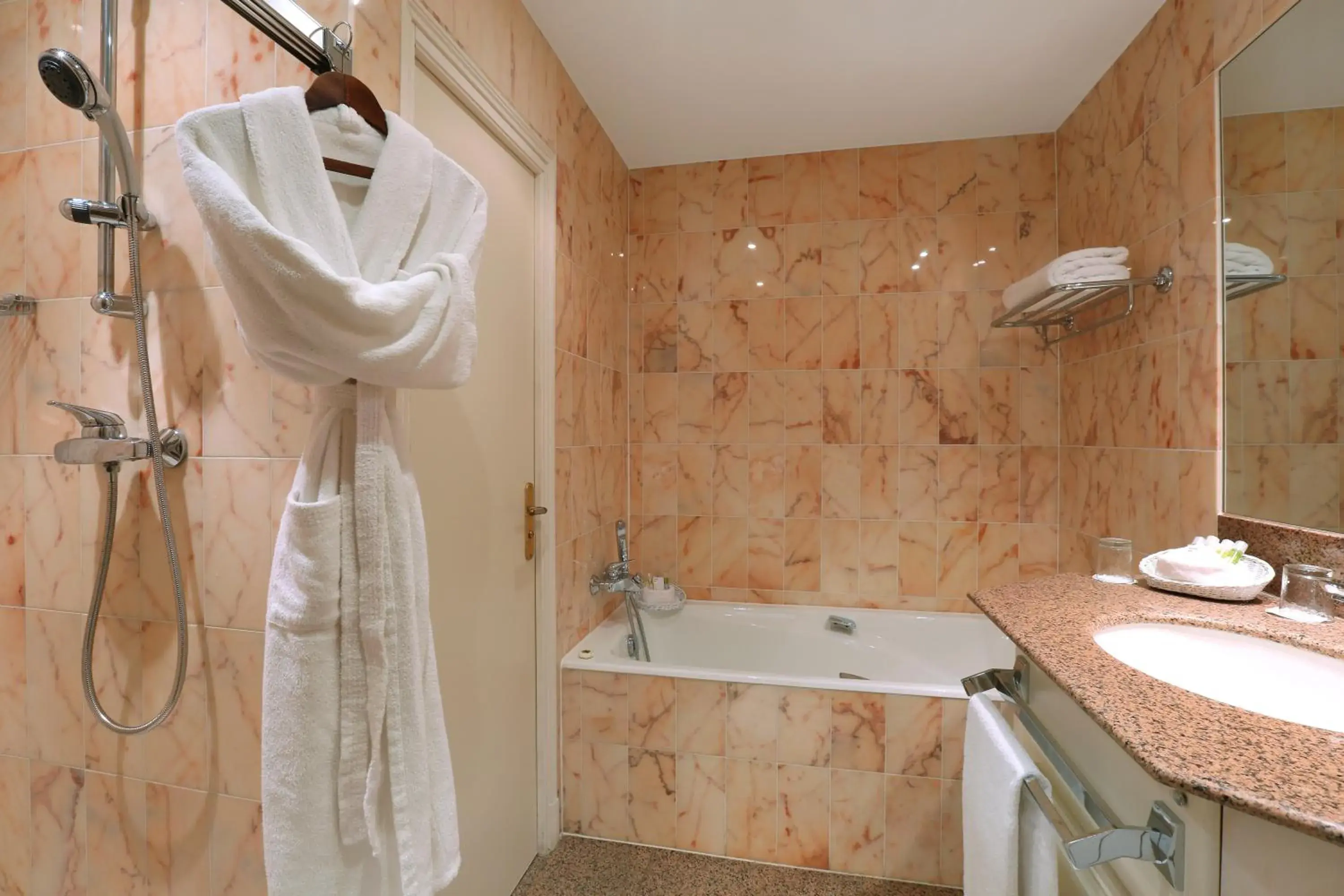 Bathroom in Hôtel & Spa Château de l'ile