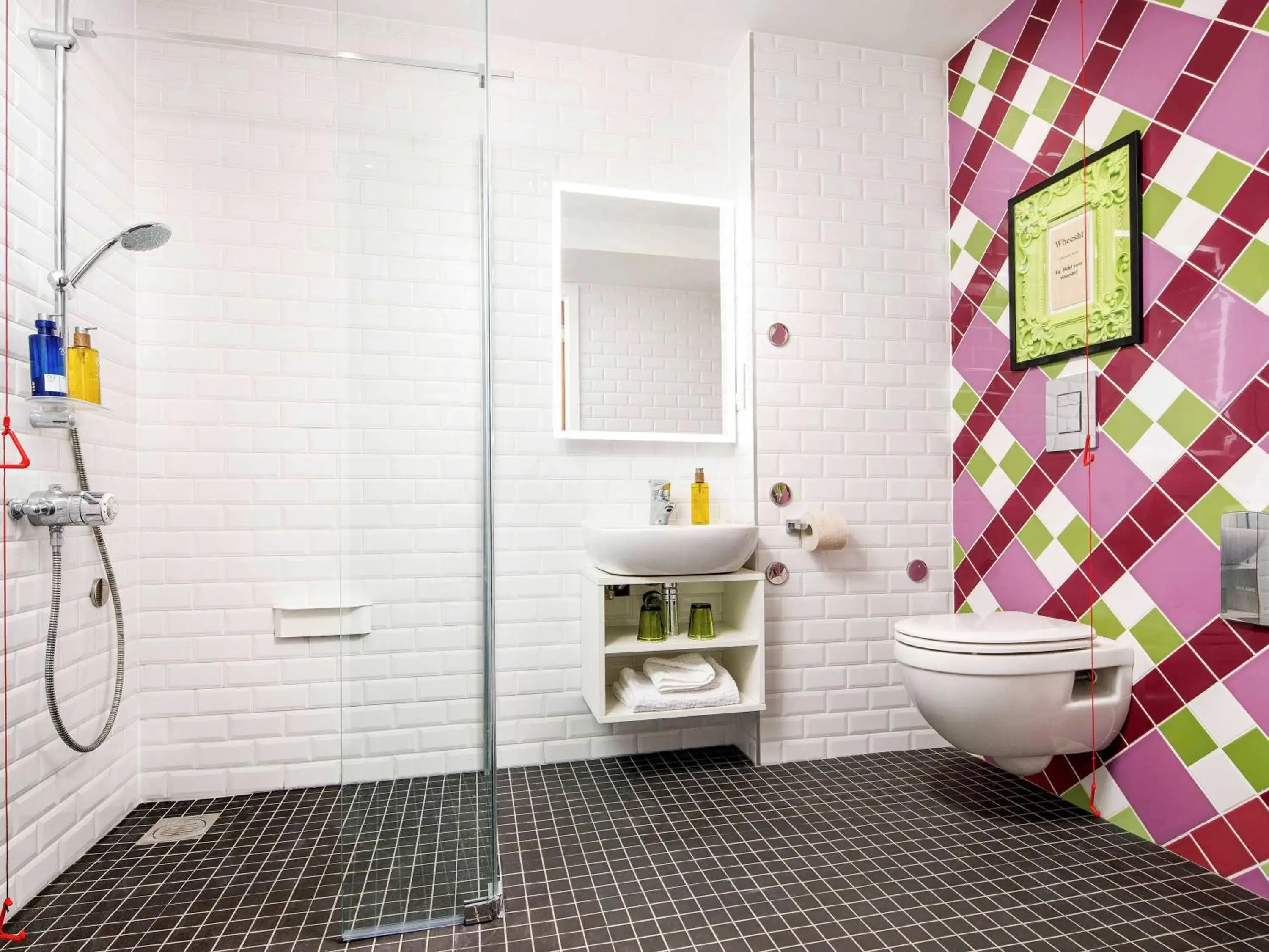 Photo of the whole room, Bathroom in ibis Styles Edinburgh St Andrew Square