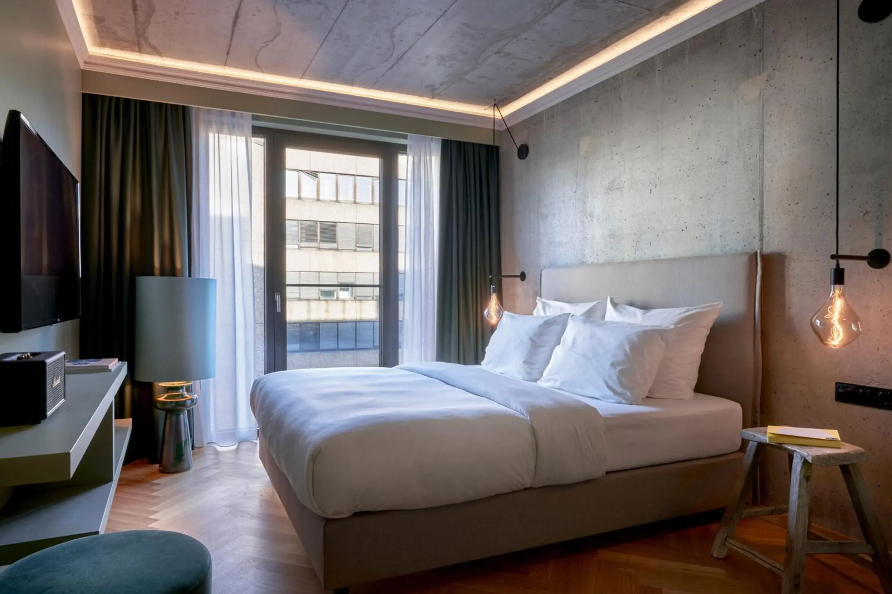 Photo of the whole room, Bed in Gekko House Frankfurt, a Tribute Portfolio Hotel