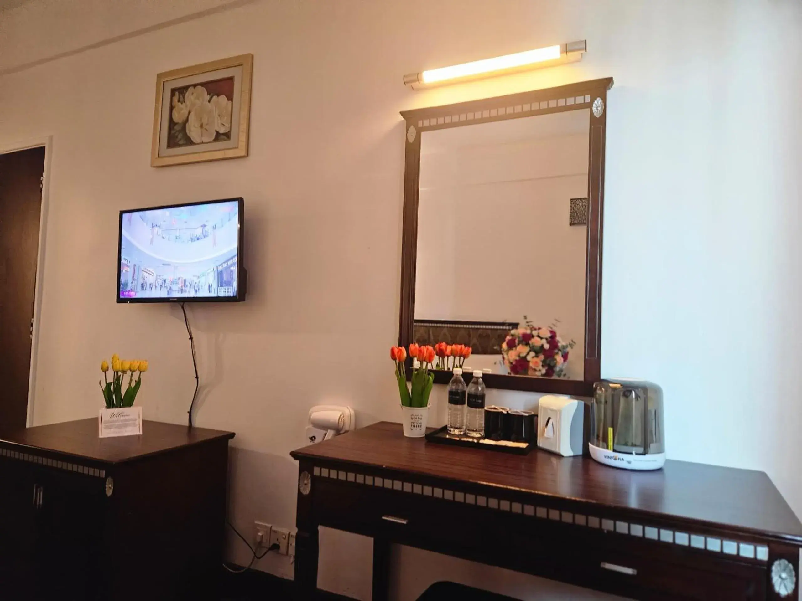 oven, TV/Entertainment Center in Go Lodge Hotel Kuantan