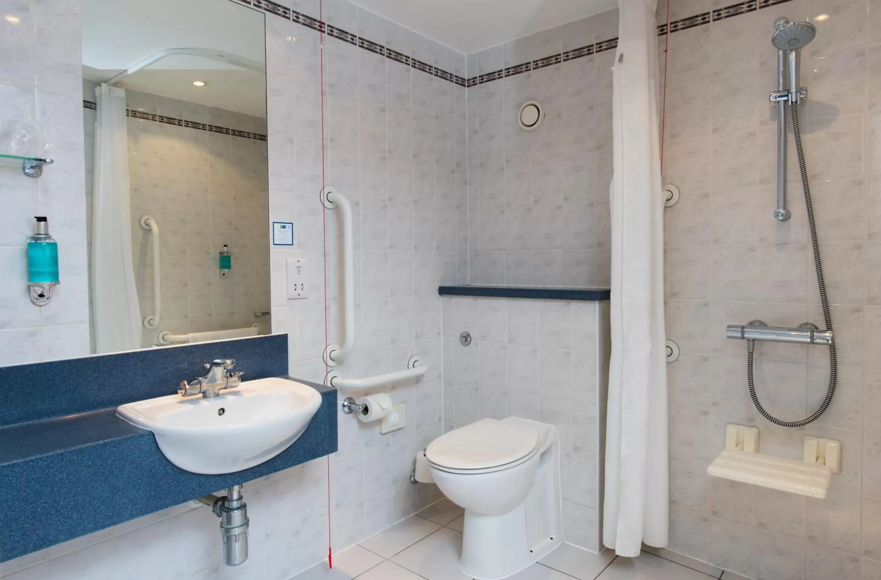 Photo of the whole room, Bathroom in Holiday Inn Express Southampton West, an IHG Hotel