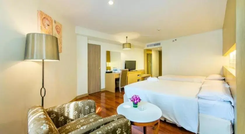 Bed in Jomtien Palm Beach Hotel and Resort - SHA Extra Plus