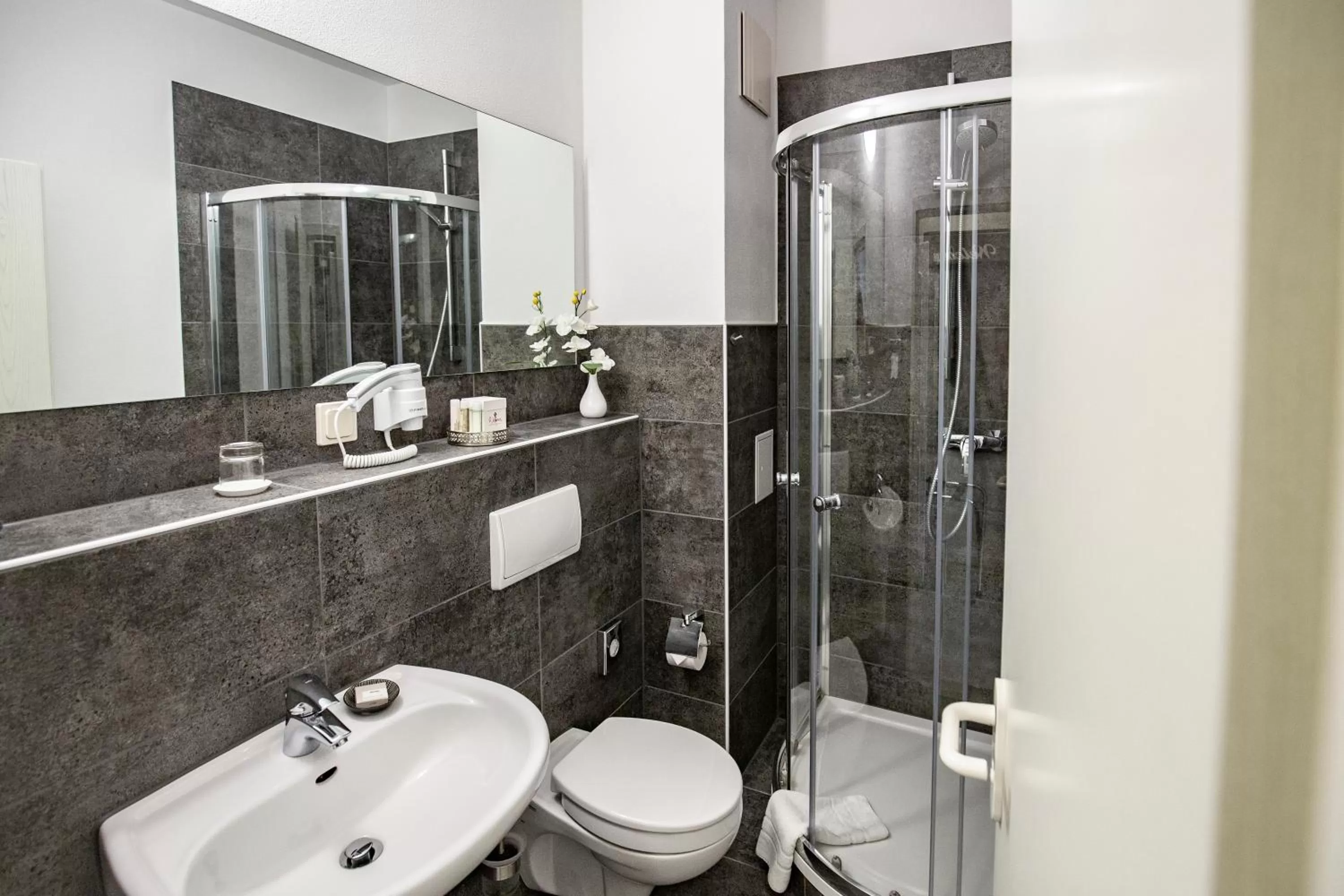 Bathroom in Hotel "Zur Mühle"