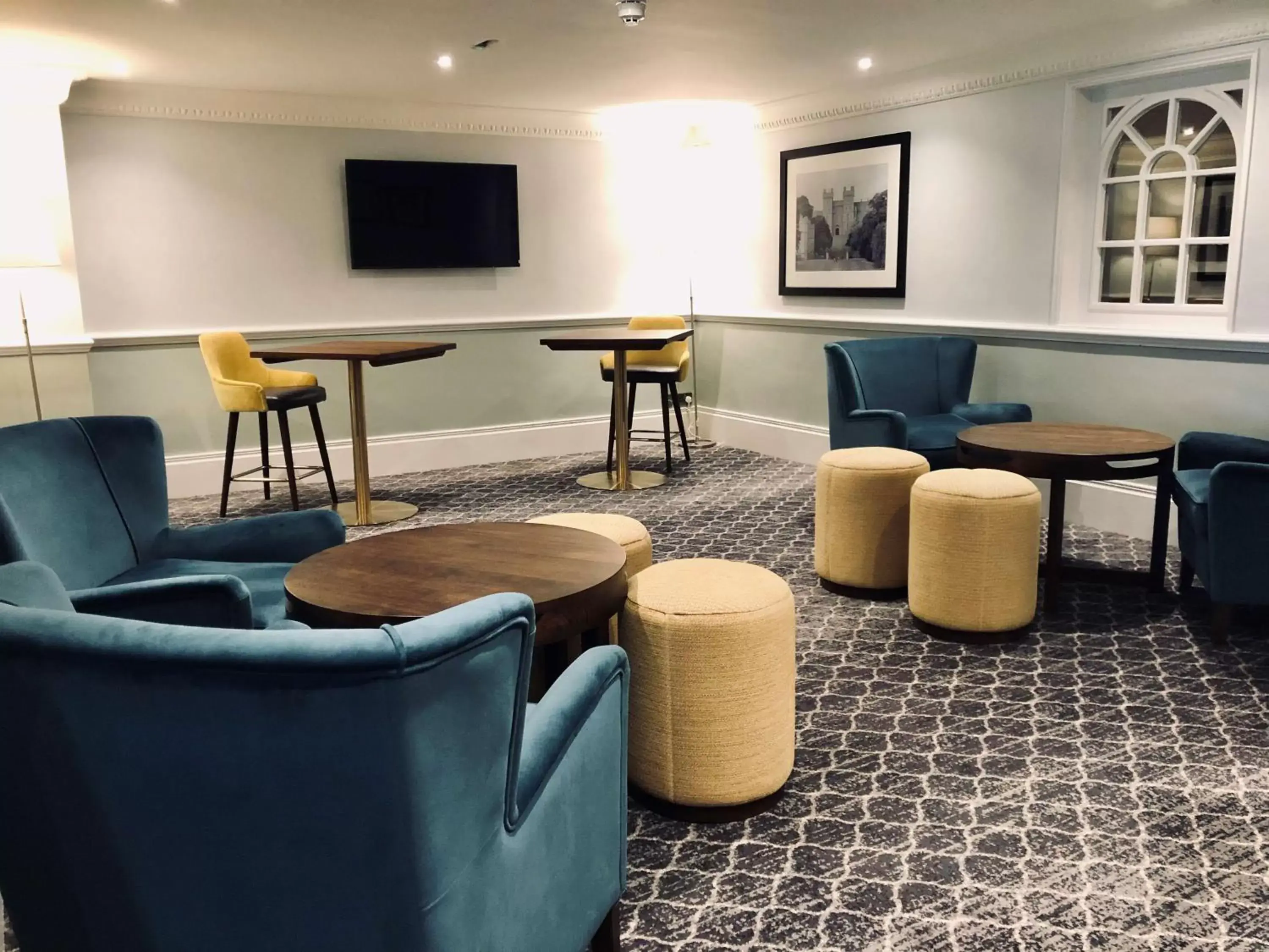 Lobby or reception, Lounge/Bar in DoubleTree by Hilton St. Anne's Manor