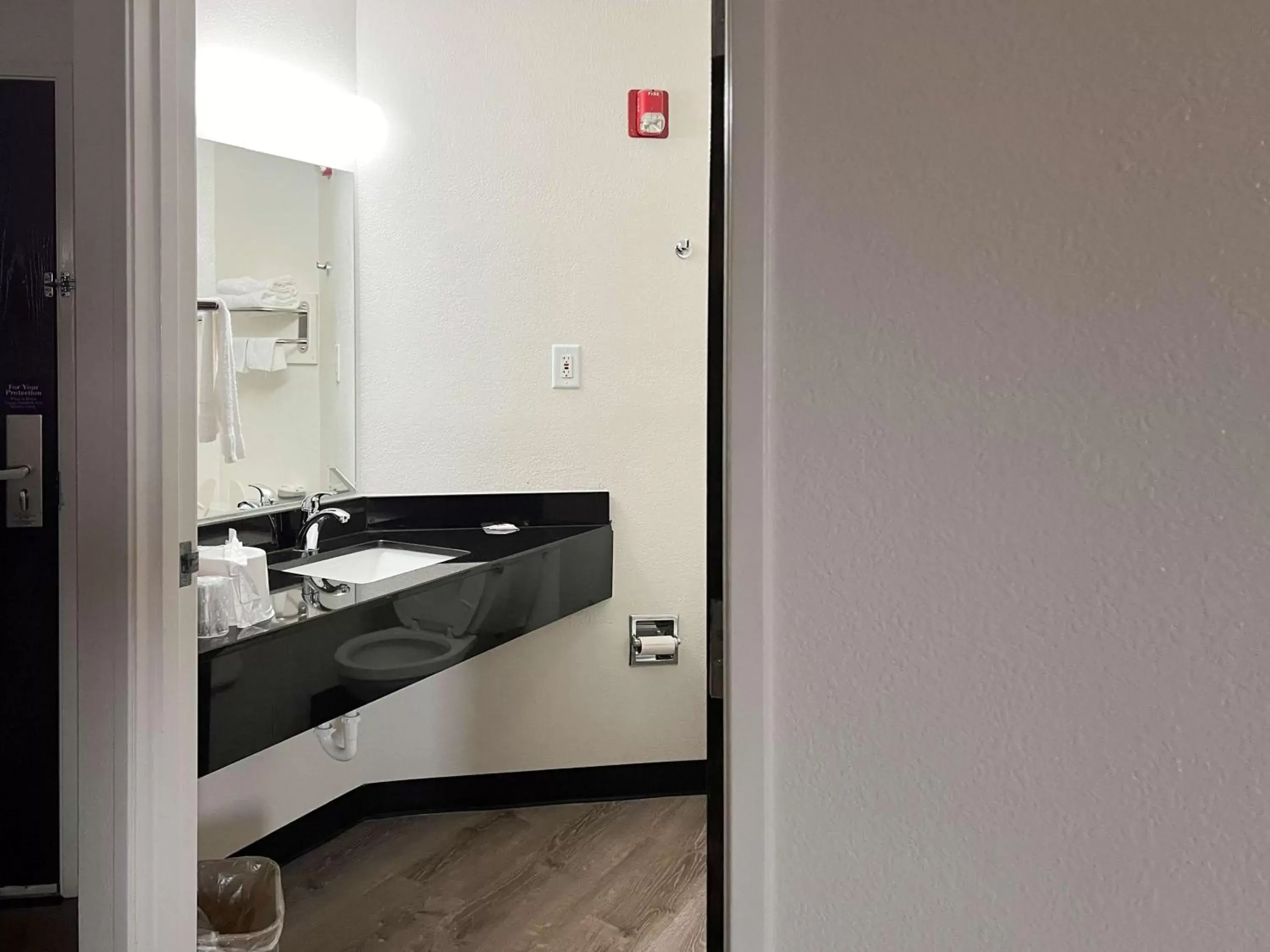 Bedroom, Bathroom in Motel 6-Springfield, IL