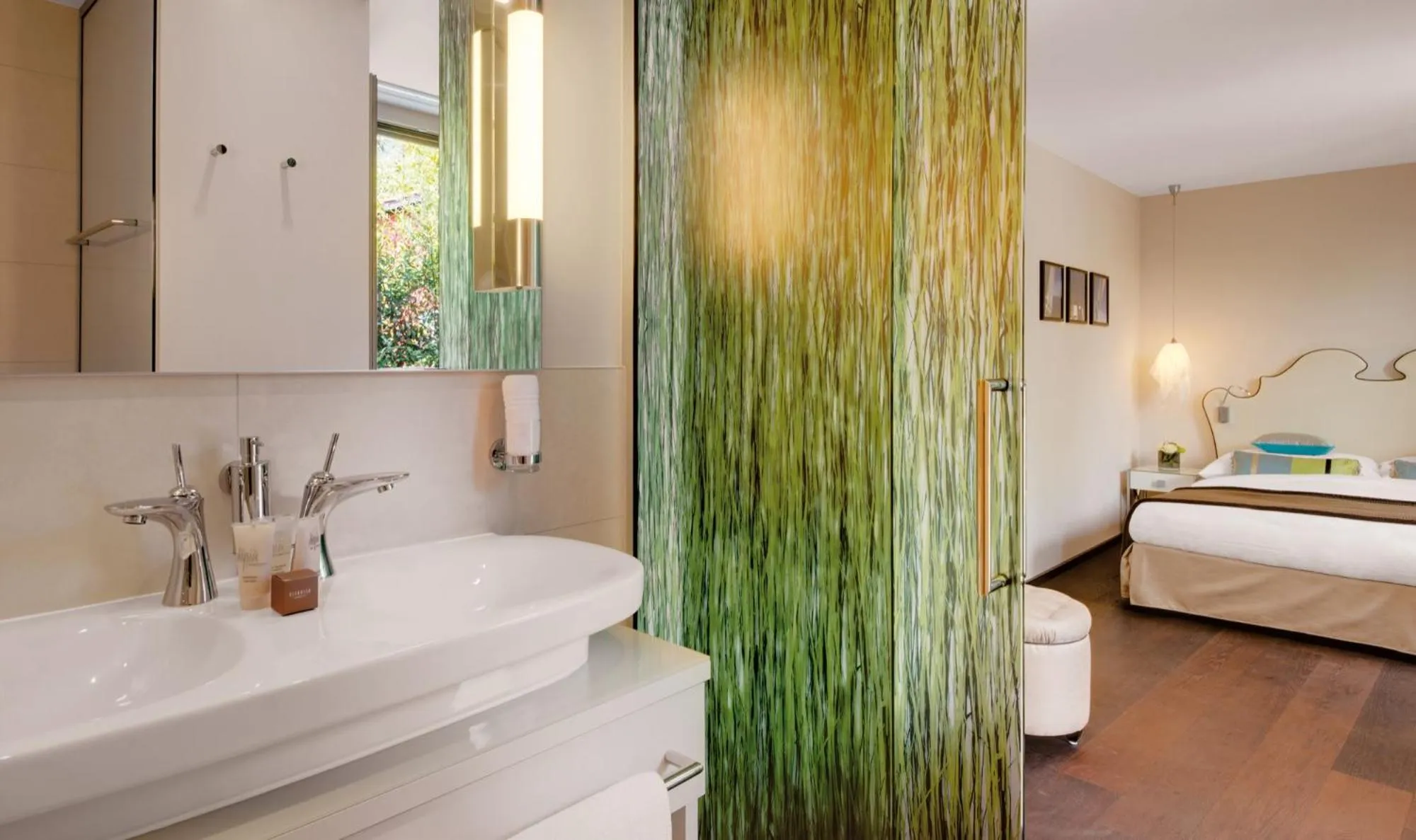 Bathroom, Bed in Giardino Lago