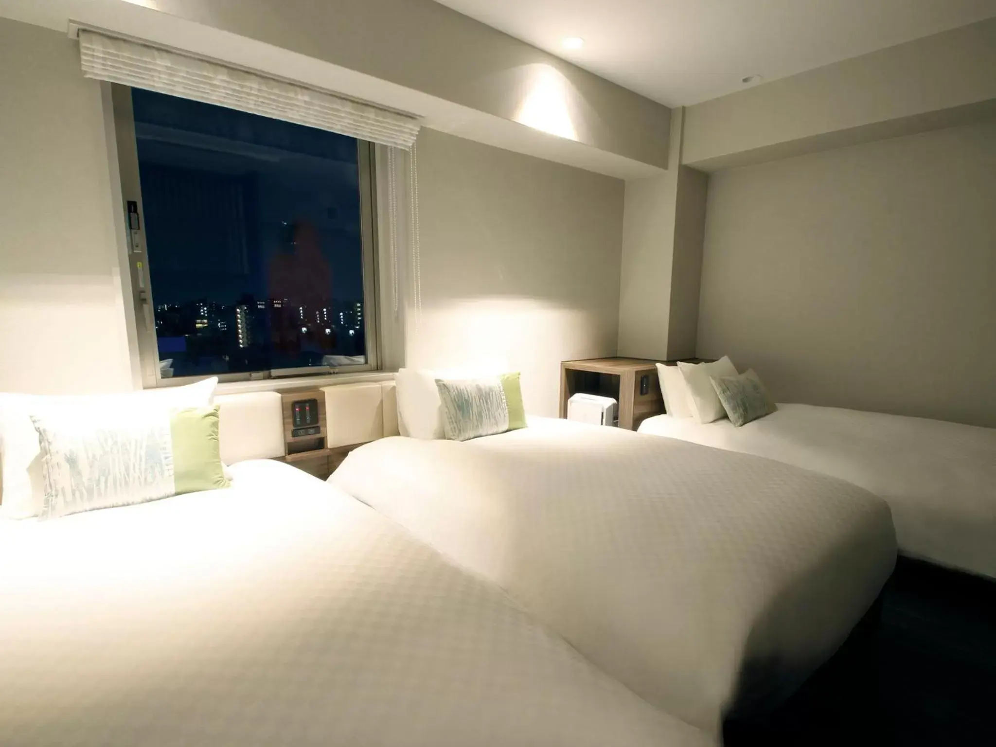 Photo of the whole room, Bed in Hearton Hotel Shinsaibashi Nagahoridouri