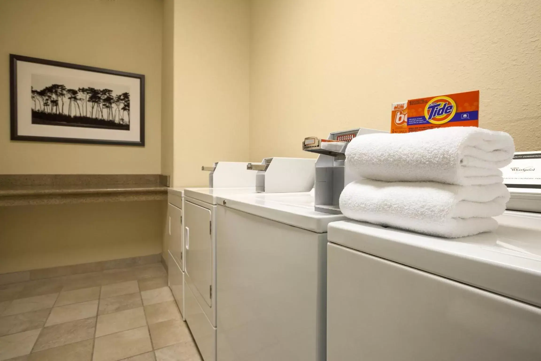Area and facilities in Country Inn & Suites by Radisson, Charlottesville-UVA, VA